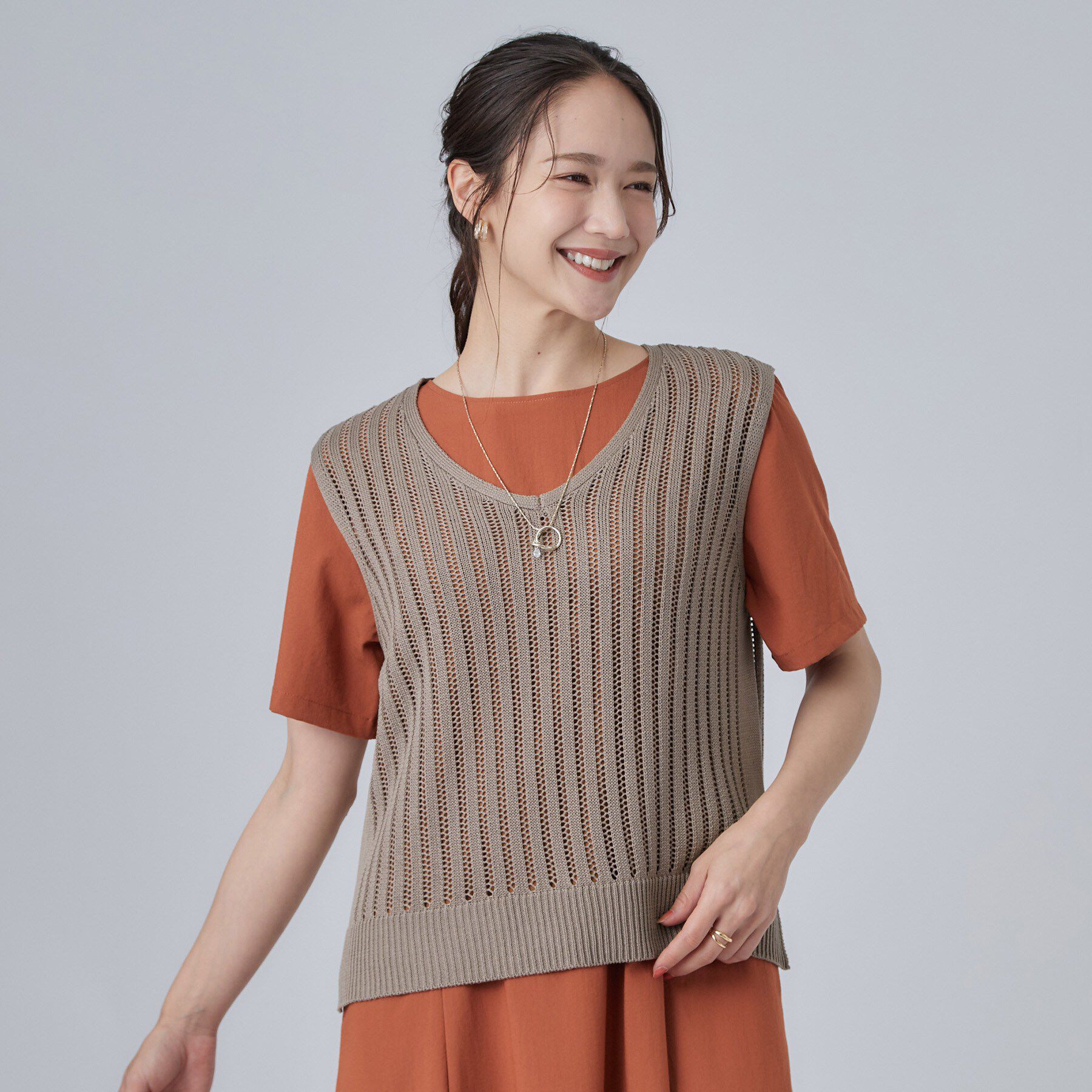 SHOO･LA･RUE「【2点セット/洗濯機可/S-LL】透かし編みニットベスト＋5分袖シャツ」|その他|