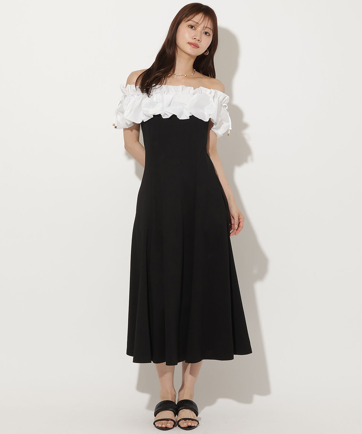 アンドクチュール「オフショルフリルカットワンピース」|ワンピース|