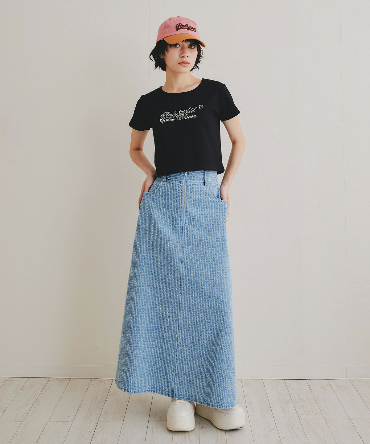 REDYAZEL「カリグラフィーロゴエンブロイダリークロップドTシャツ」|Tシャツ・カットソー|