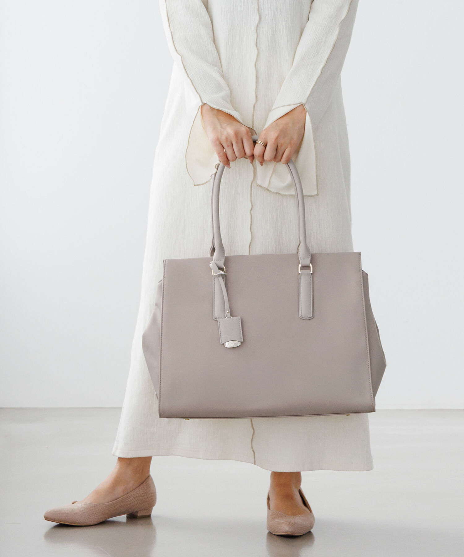 Jewelna Rose「Jewelna Rose OLバッグ・エト エアリィ 横型トートバッグ 16271」|トートバッグ|モーヴグレー