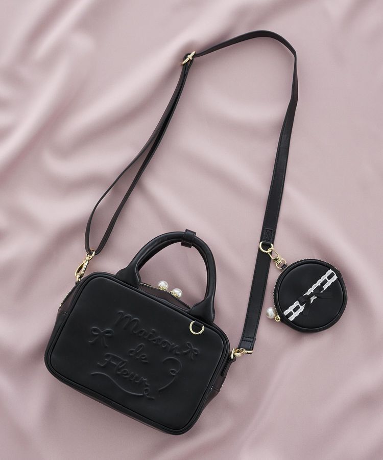 Maison de FLEUR「ミニポーチ付きエンボスロゴスクエアボストン」|ハンドバッグ|ブラック