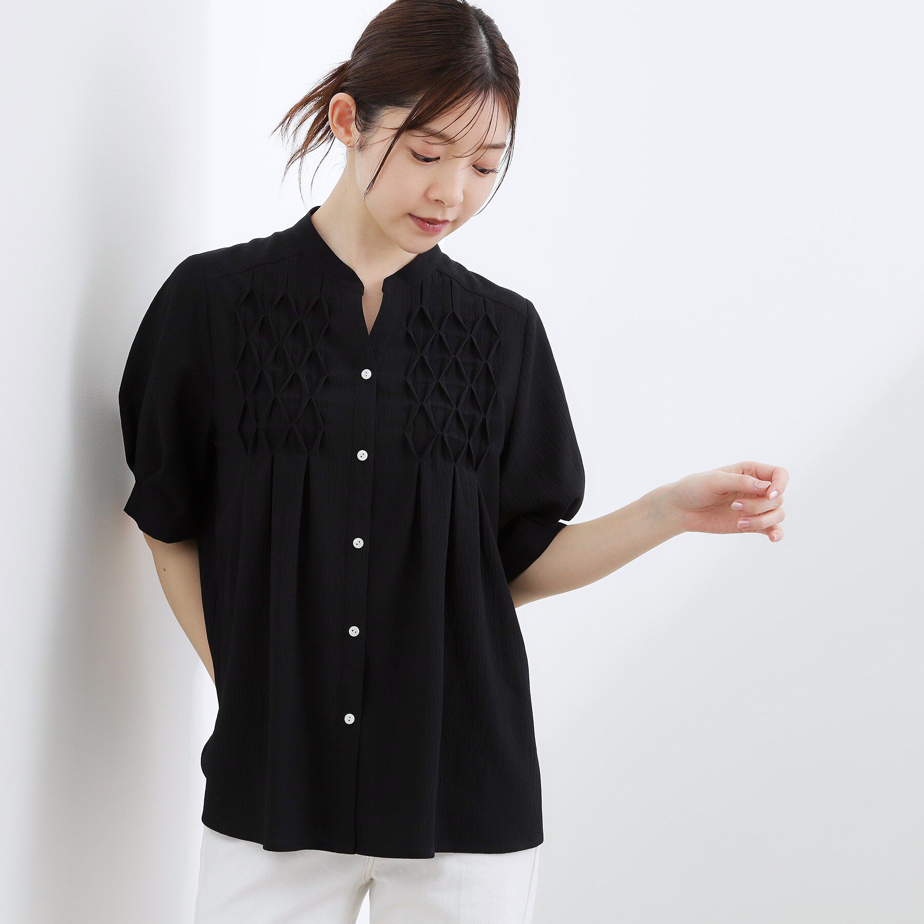 grove「【貴島明日香さん着用/体型カバー】ON・OFF使えるスモッキングタックブラウス」|シャツ・ブラウス|
