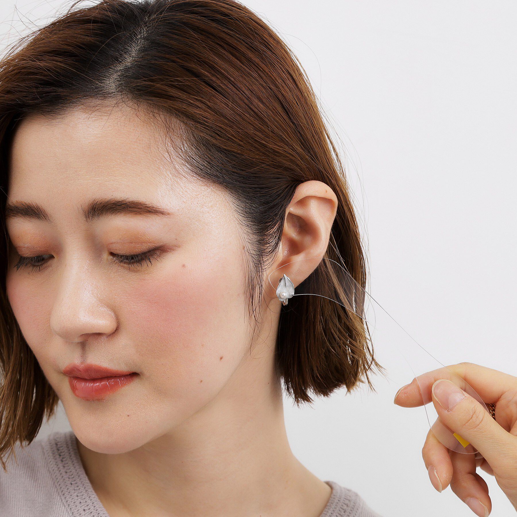 grove「【痛くなりにくい】メタルエポフラワーペタルイヤリング」|イヤリング|