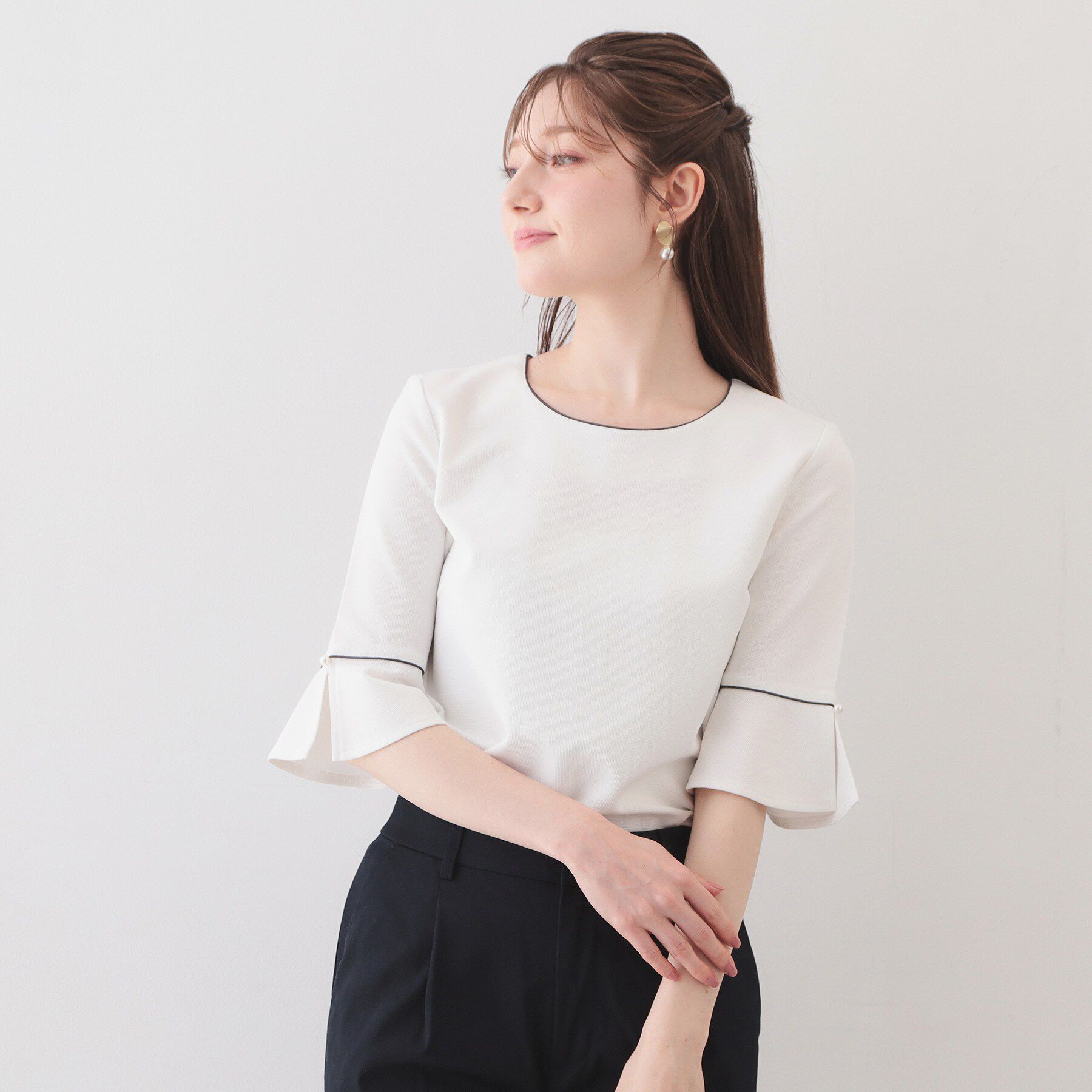 index「【接触冷感／UVケア】フレアスリーブバイカラートップス《洗濯機OK》」|Tシャツ・カットソー|オフホワイト(003
