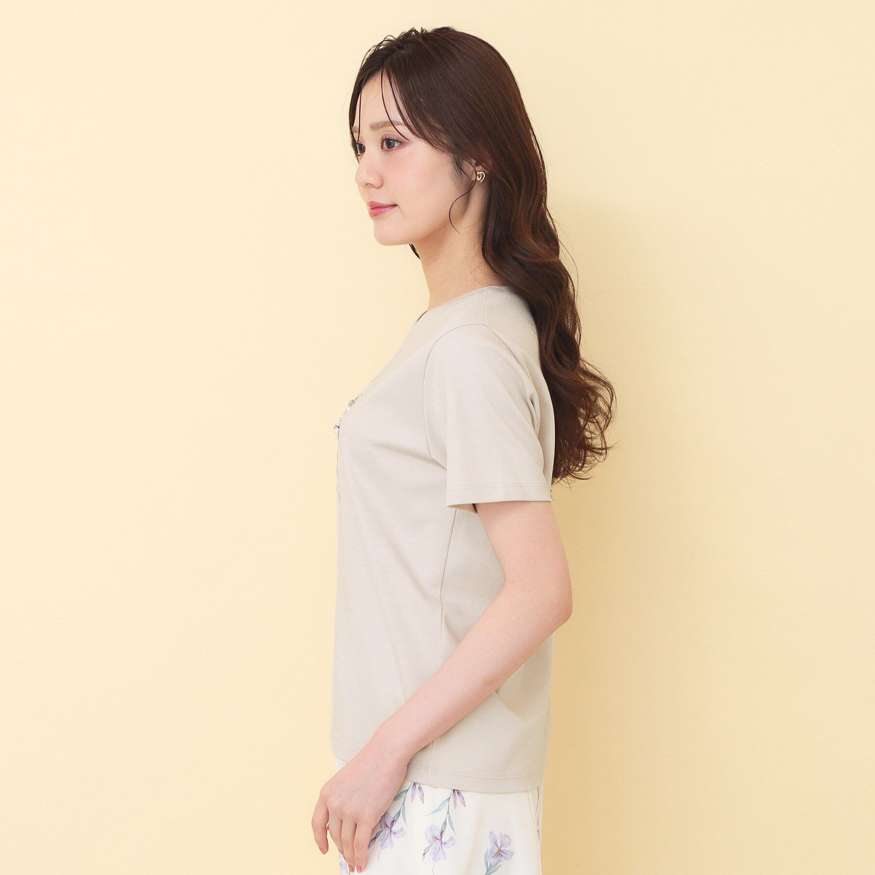 index「【接触冷感】ビッグロゴ刺繍ビジュー付きTシャツ《洗濯機OK／UVケア》」|Tシャツ・カットソー|