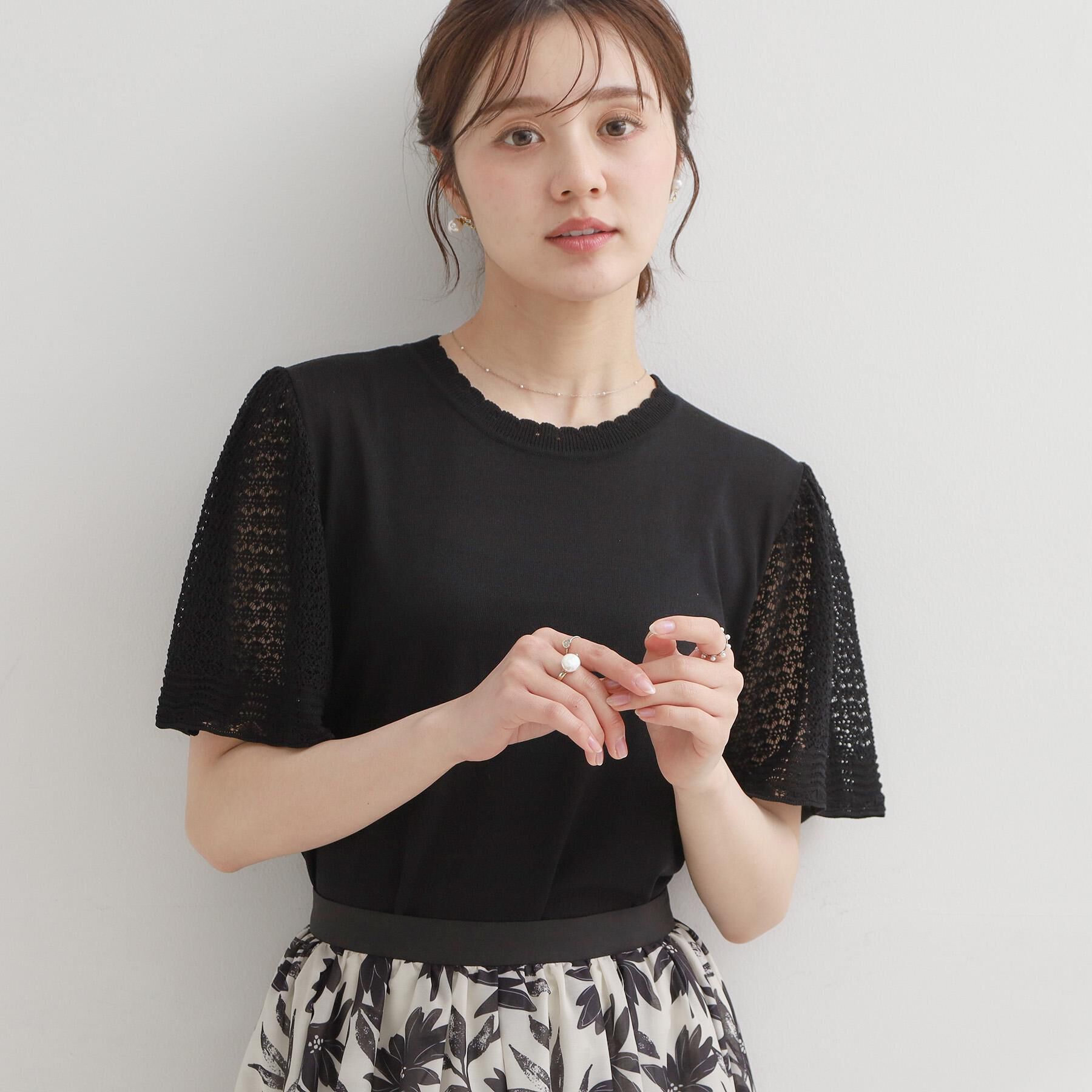 Couture broach「【アンサンブル可・UVカット・アンチピリング】透かしフレアー袖ニット」|ニット・セーター|ブラック(019)