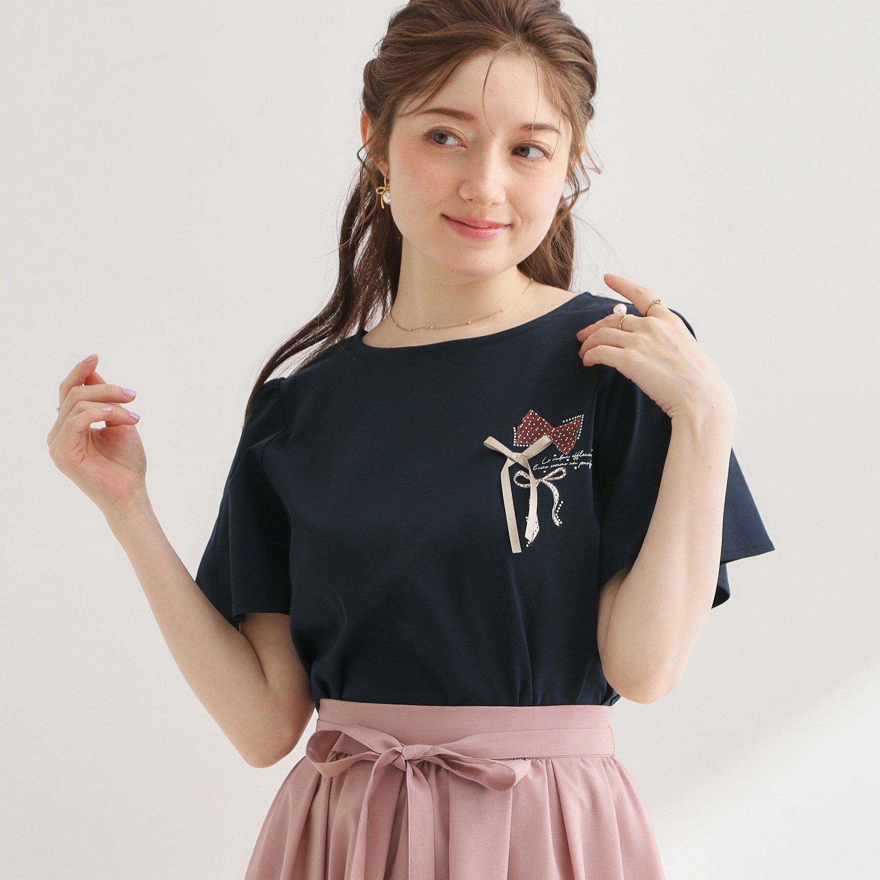 Couture broach「【接触冷感・UVカット・洗える】リボンプリントTシャツ」|Tシャツ・カットソー|