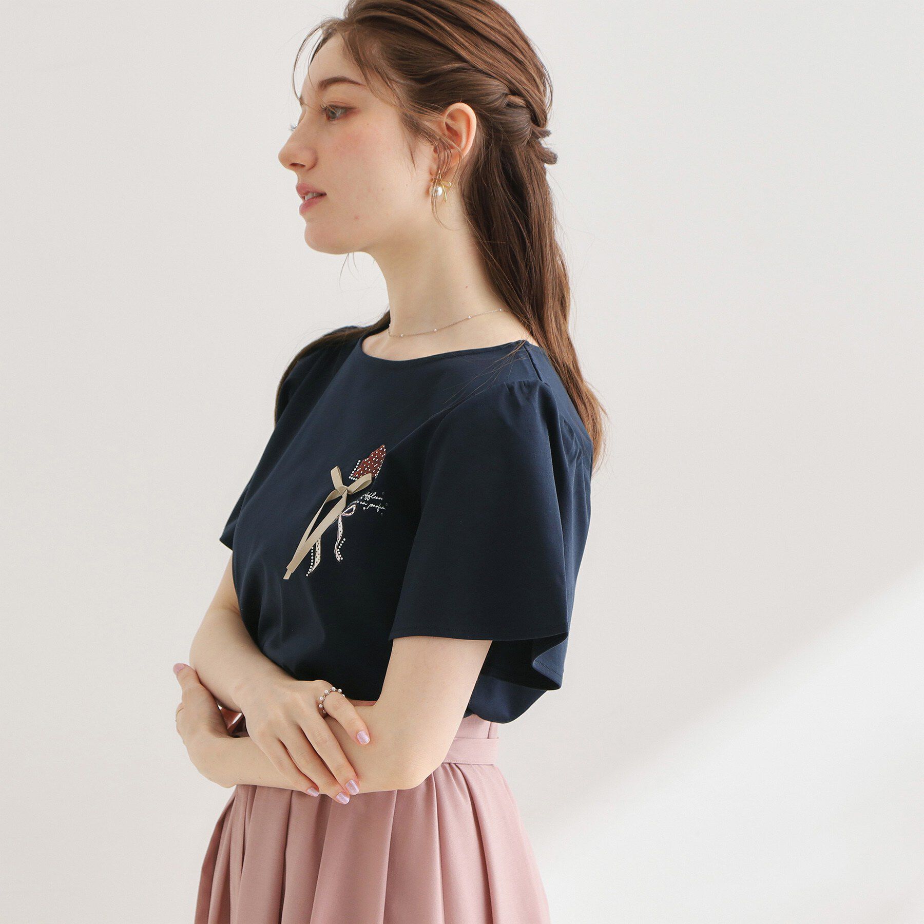 Couture broach「【接触冷感・UVカット・洗える】リボンプリントTシャツ」|Tシャツ・カットソー|