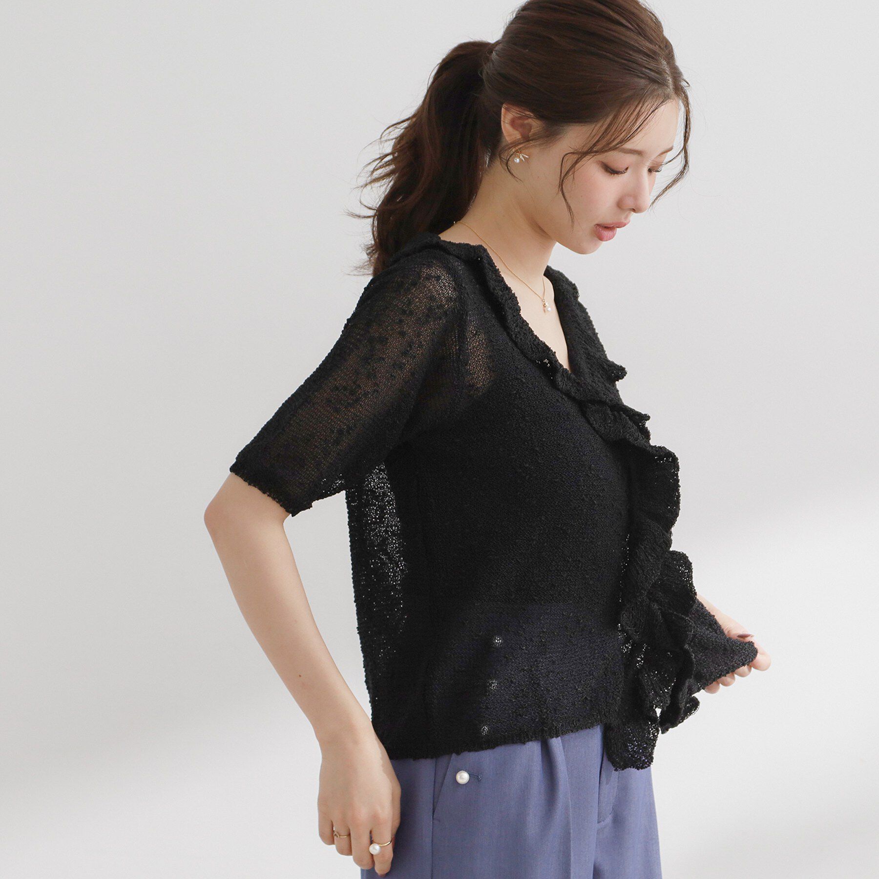 Couture broach「フリルVネックニットカーディガン」|カーディガン|