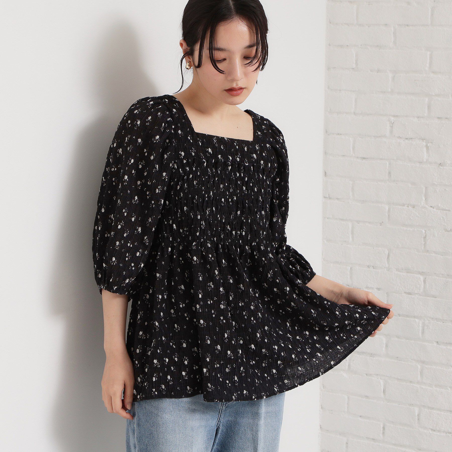 THE SHOP TK「大人のフェミニンスタイルに 花柄楊柳シャーリングブラウス」|シャツ・ブラウス|