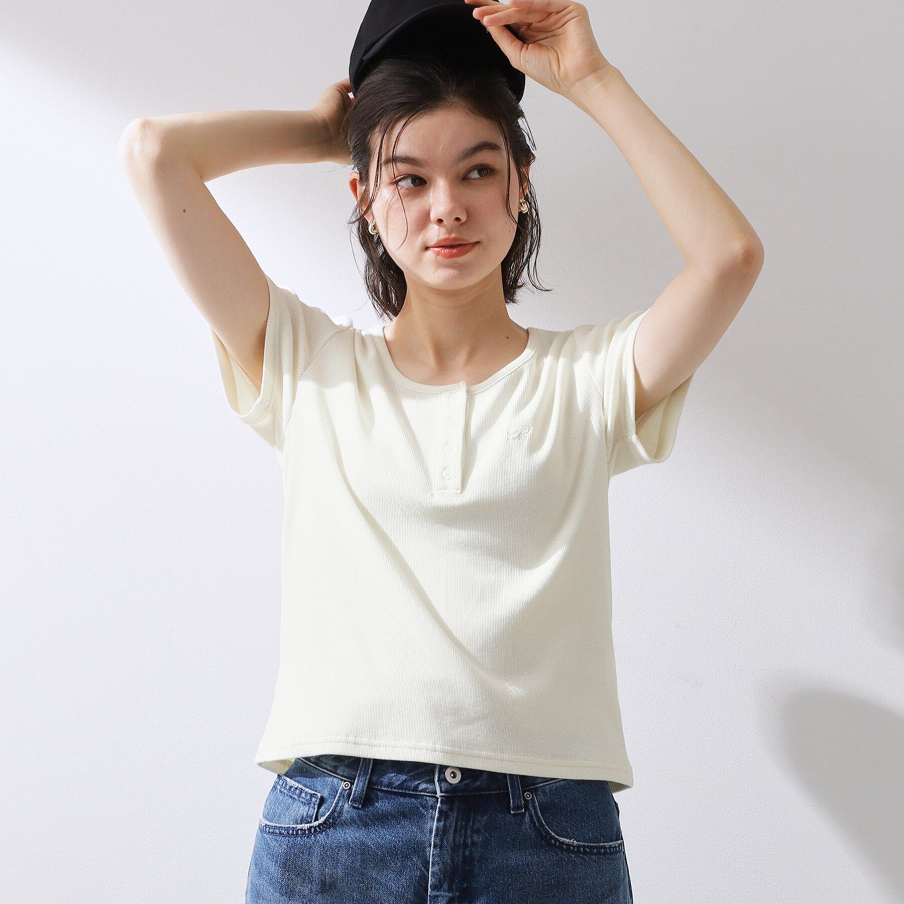 THE SHOP TK「ヘンリーネック ワンポイント刺繍トップス」|Tシャツ・カットソー|
