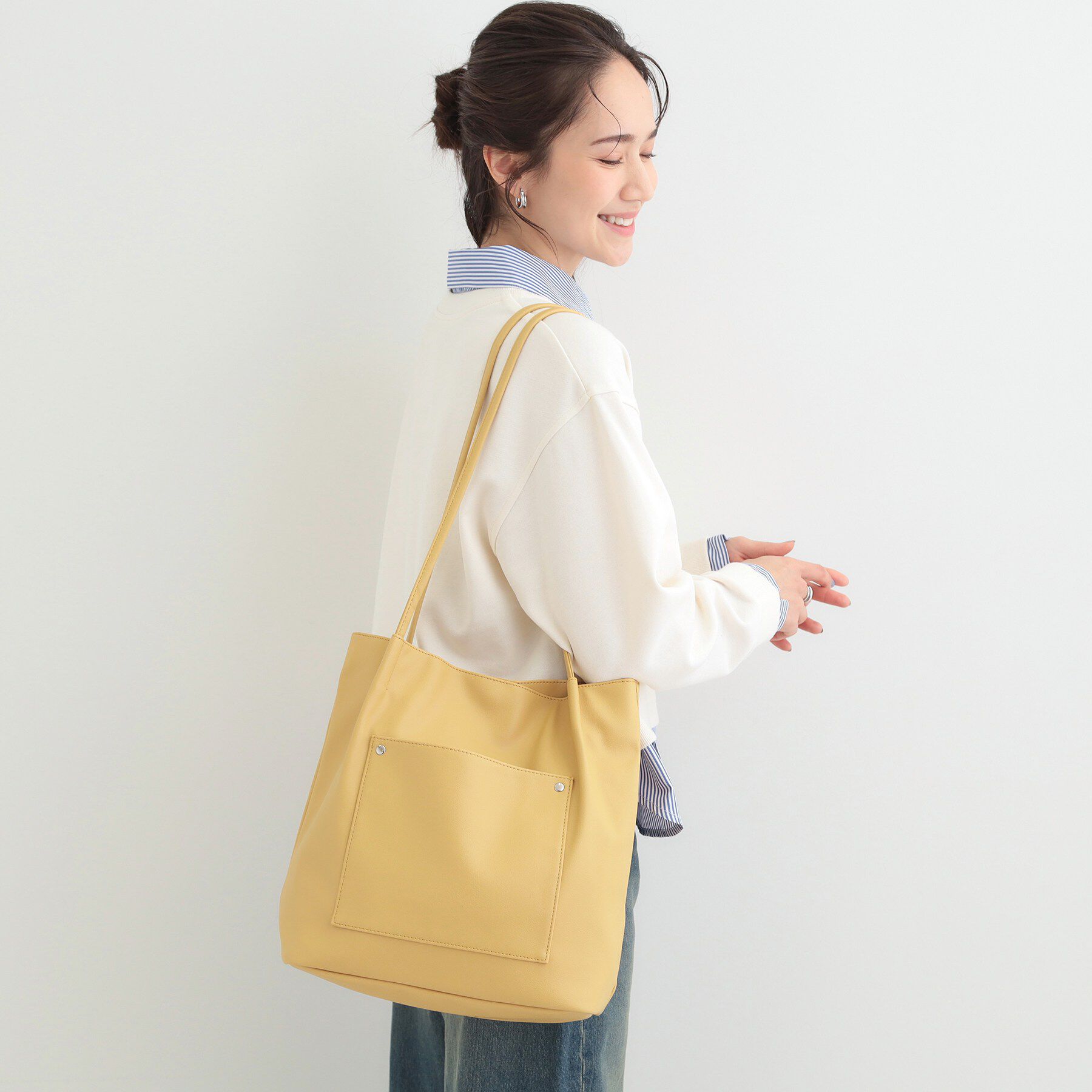 SHOO･LA･RUE「【A4/軽量】多ポケットでらくらく収納 つまみハンドルトートバッグ」|トートバッグ|イエロー(032)