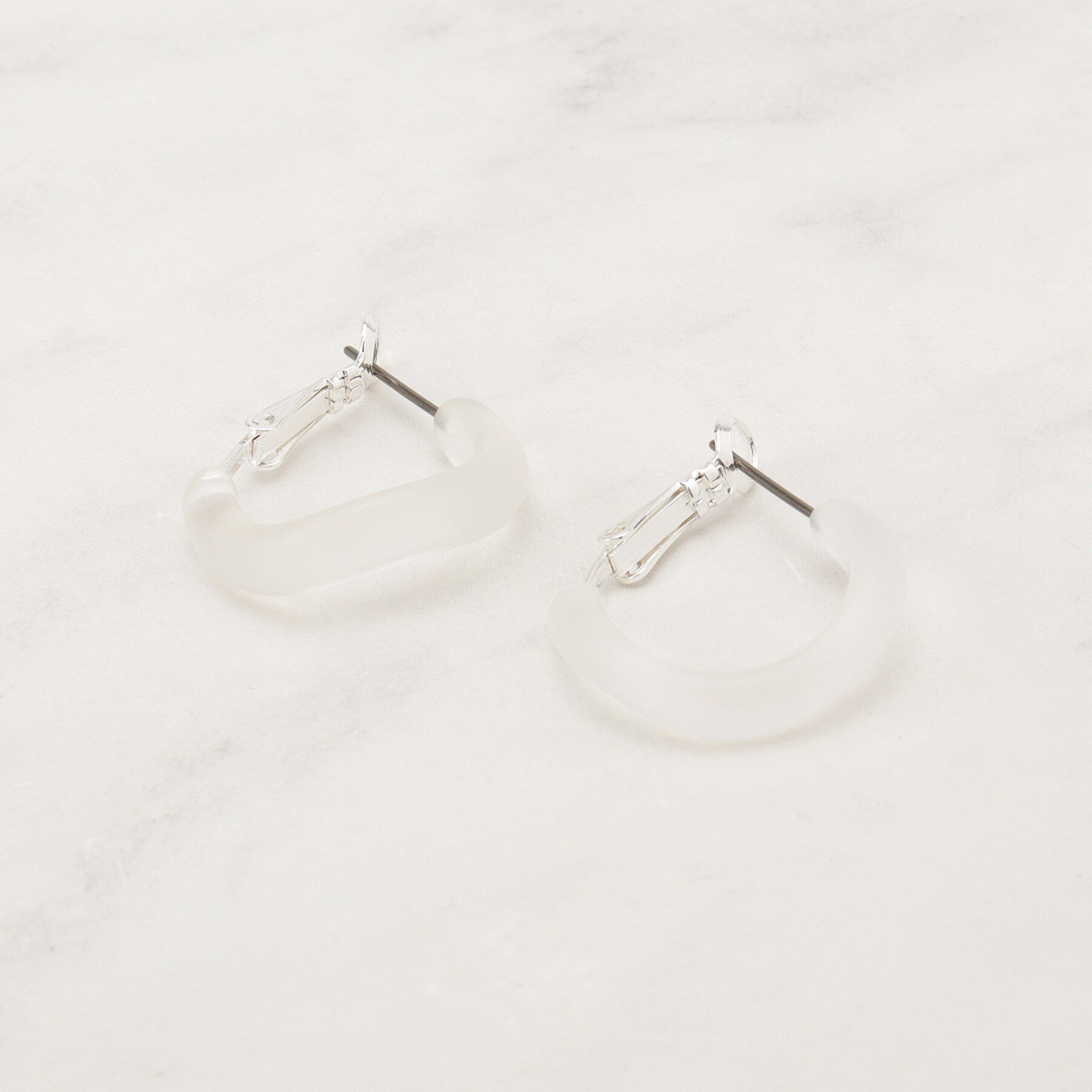 grove「カラーアクリルフープピアス」|ピアス|クリスタル/透明(0