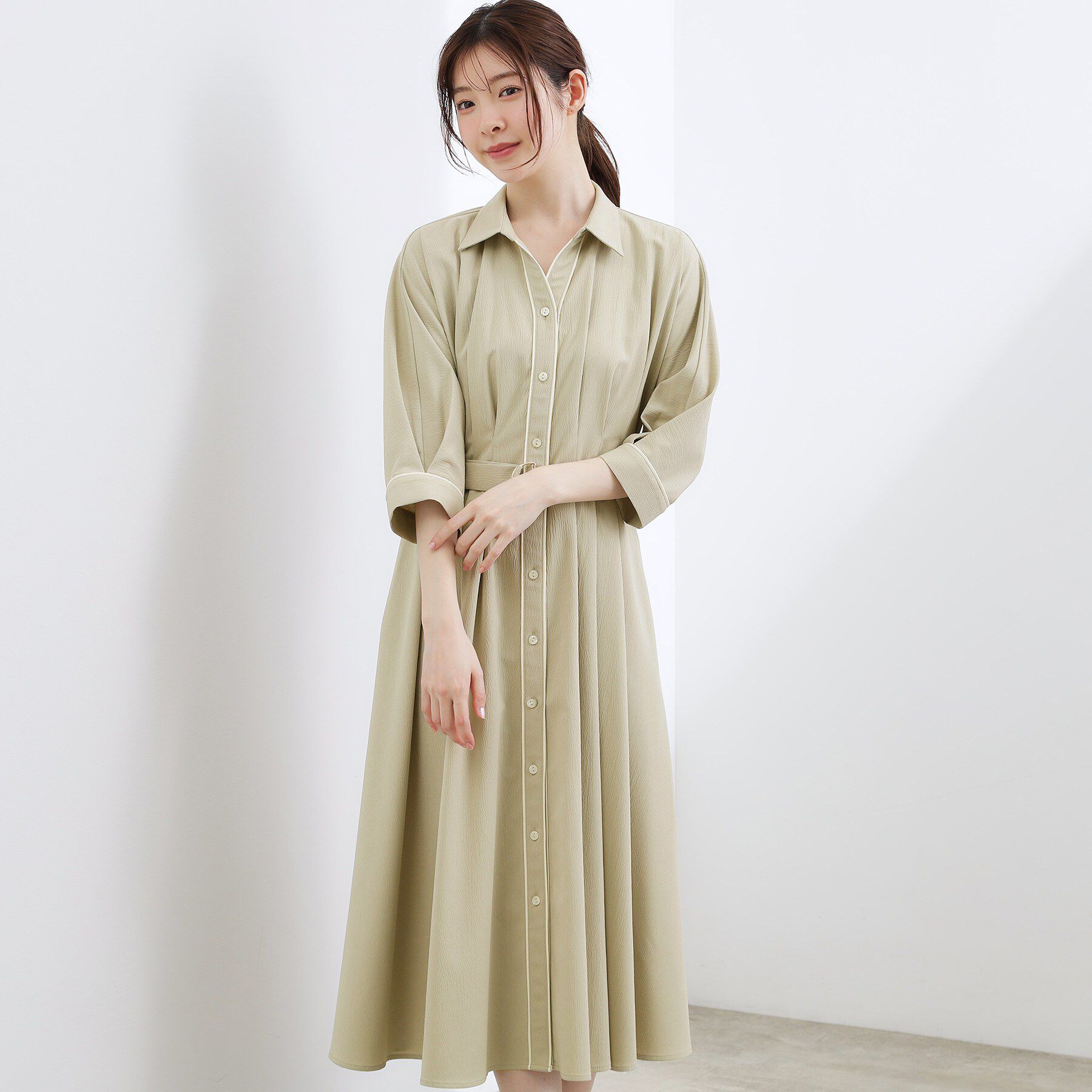 grove「【美シルエット】ウエストタック配色ワンピース」|ワンピース|ベージュ&times;オフ(55