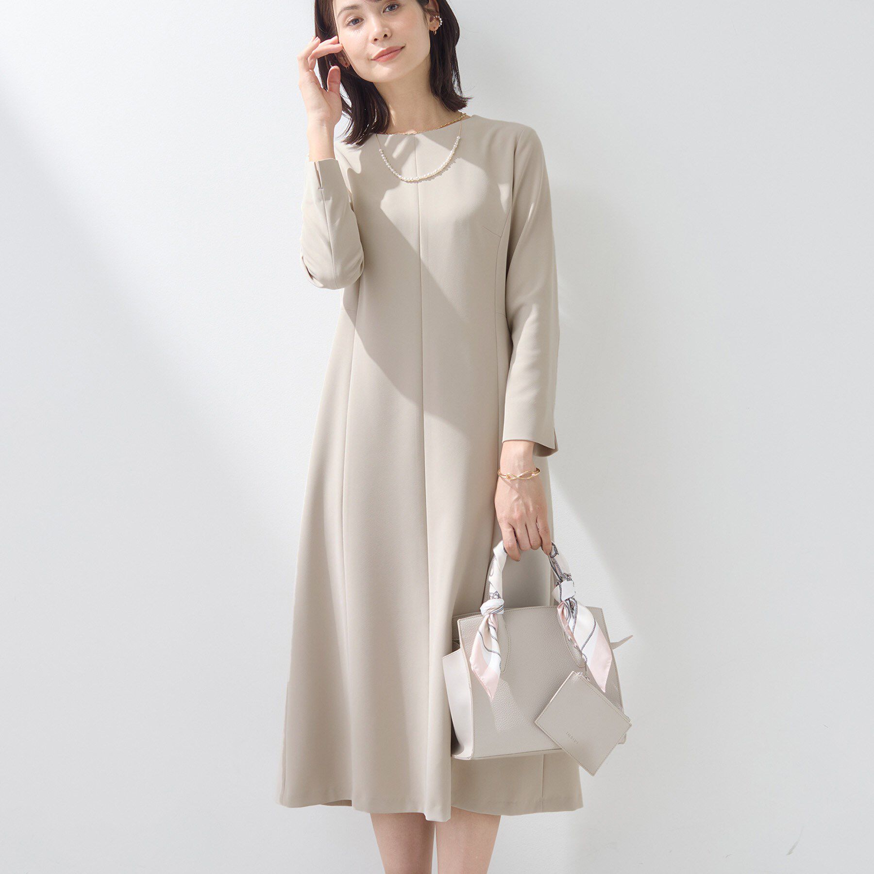 INDIVI「【上品光沢／SETUP可能】スタイルUPワンピース」|ワンピース|ベージュ(652)
