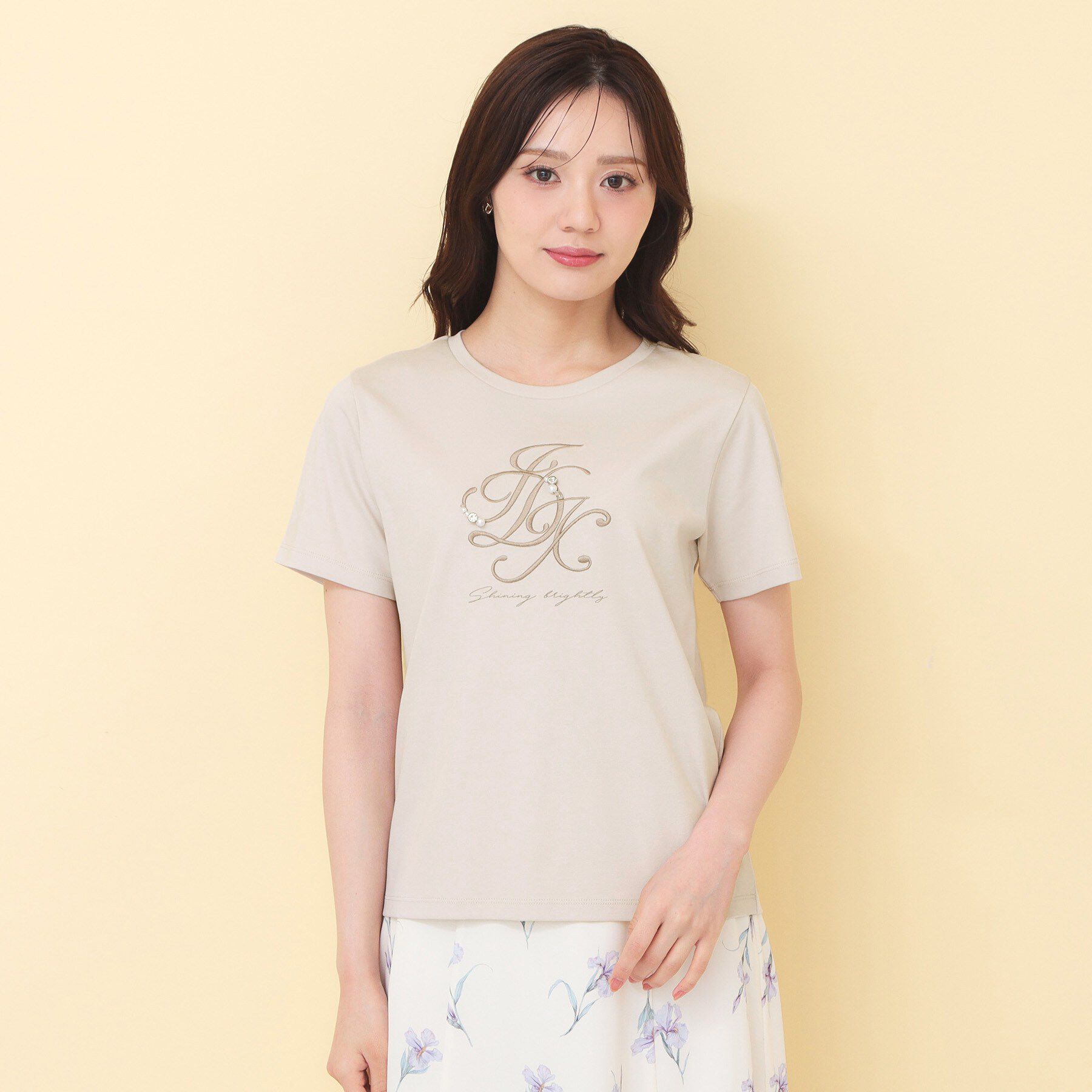 index「【接触冷感】ビッグロゴ刺繍ビジュー付きTシャツ《洗濯機OK／UVケア》」|Tシャツ・カットソー|