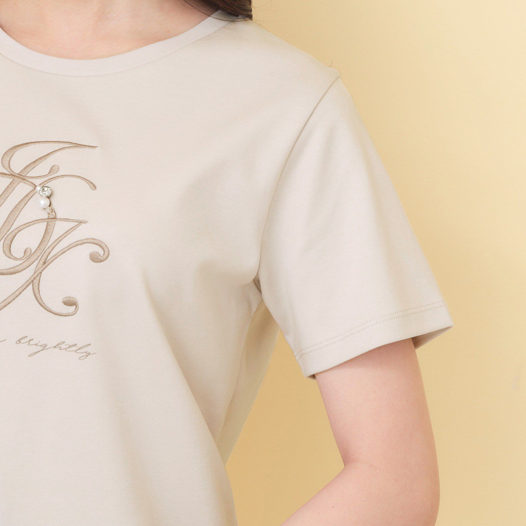 index「【接触冷感】ビッグロゴ刺繍ビジュー付きTシャツ《洗濯機OK／UVケア》」|Tシャツ・カットソー|