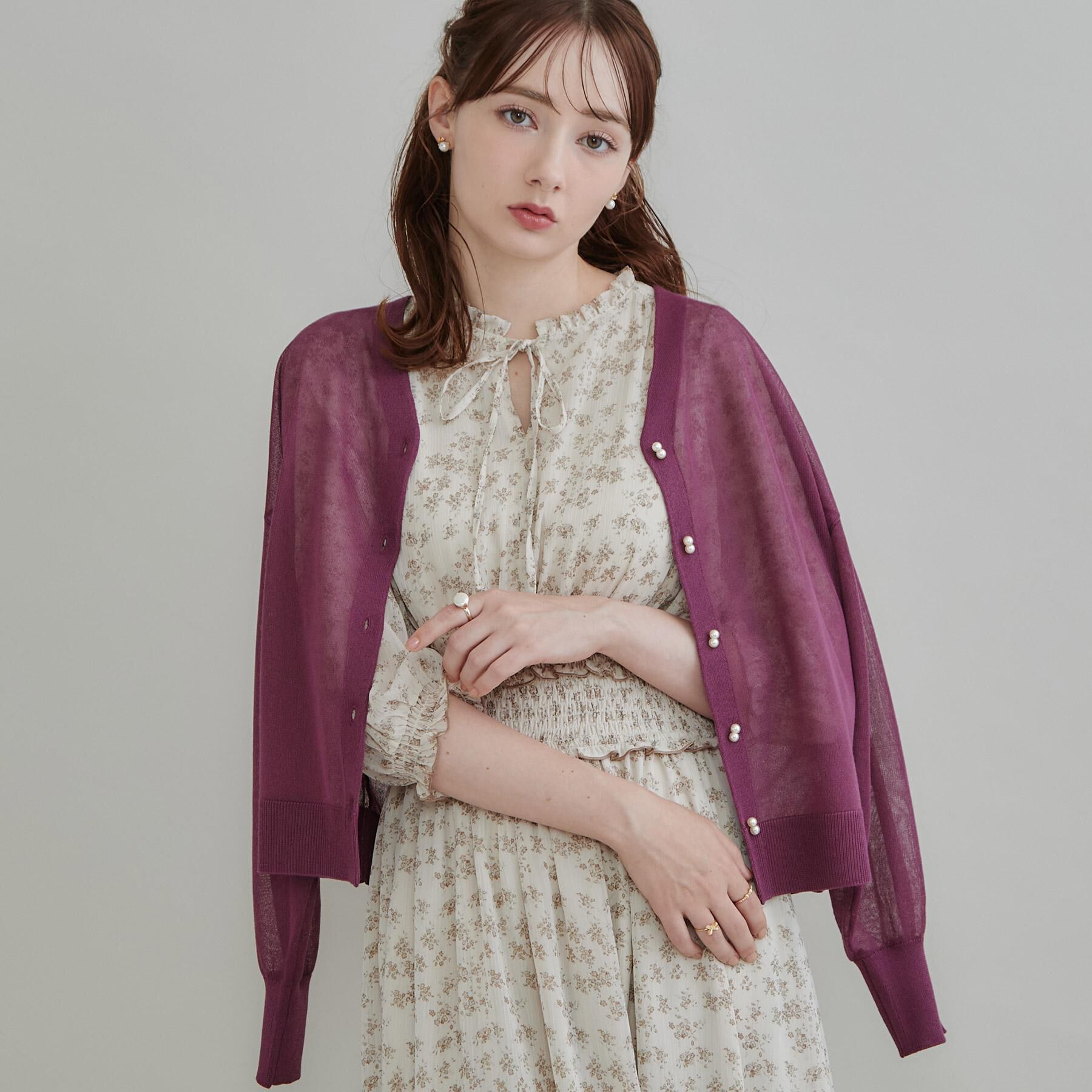 Couture broach「【上品な透け感】ダブルパール調釦 愛されシアーカーディガン」|カーディガン|ピンク(074)