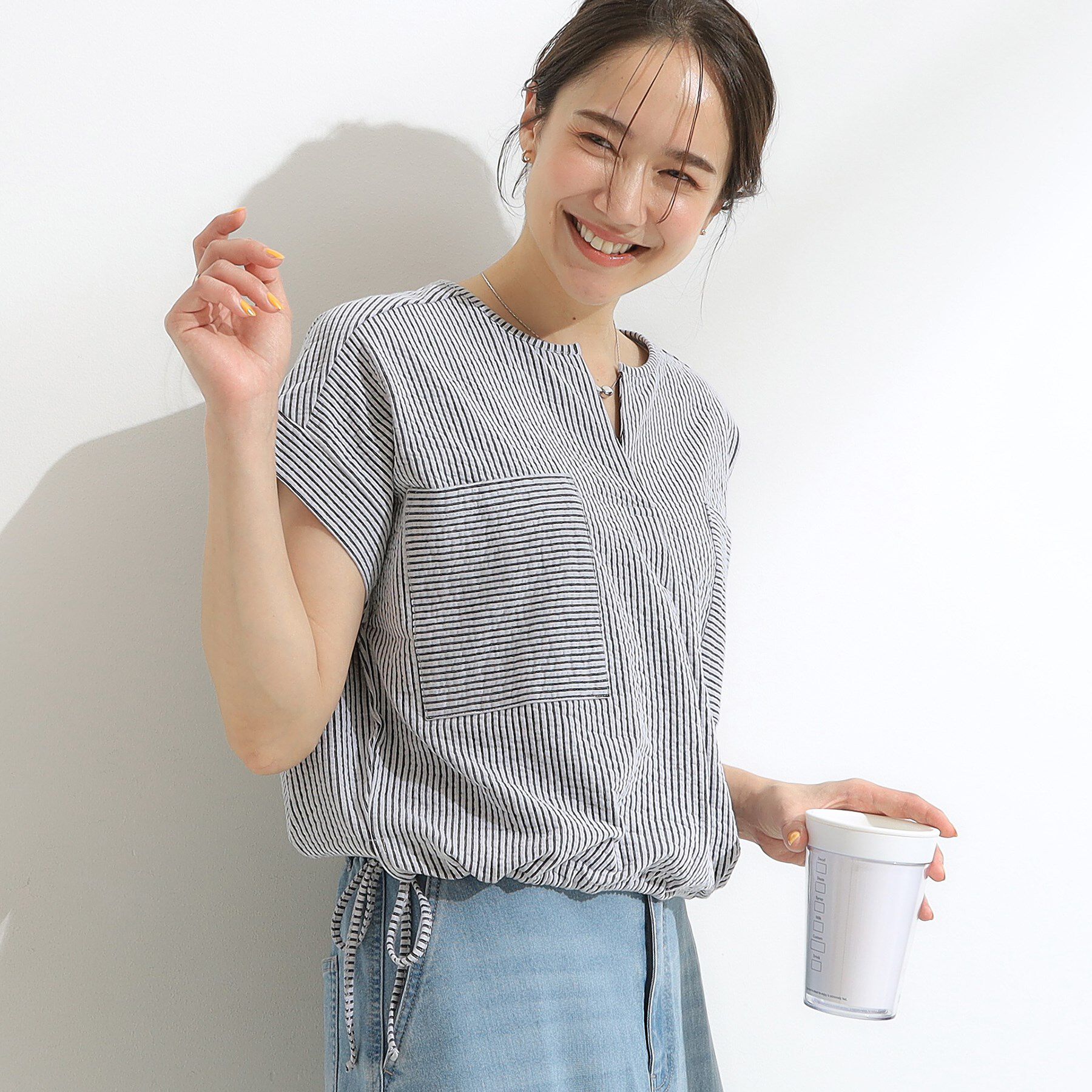 SHOO･LA･RUE「【洗える/S-LL】シルエット変化を楽しめる サッカーストライプ柄スキッパートップス」|Tシャツ・カットソー|オフホワイト(303