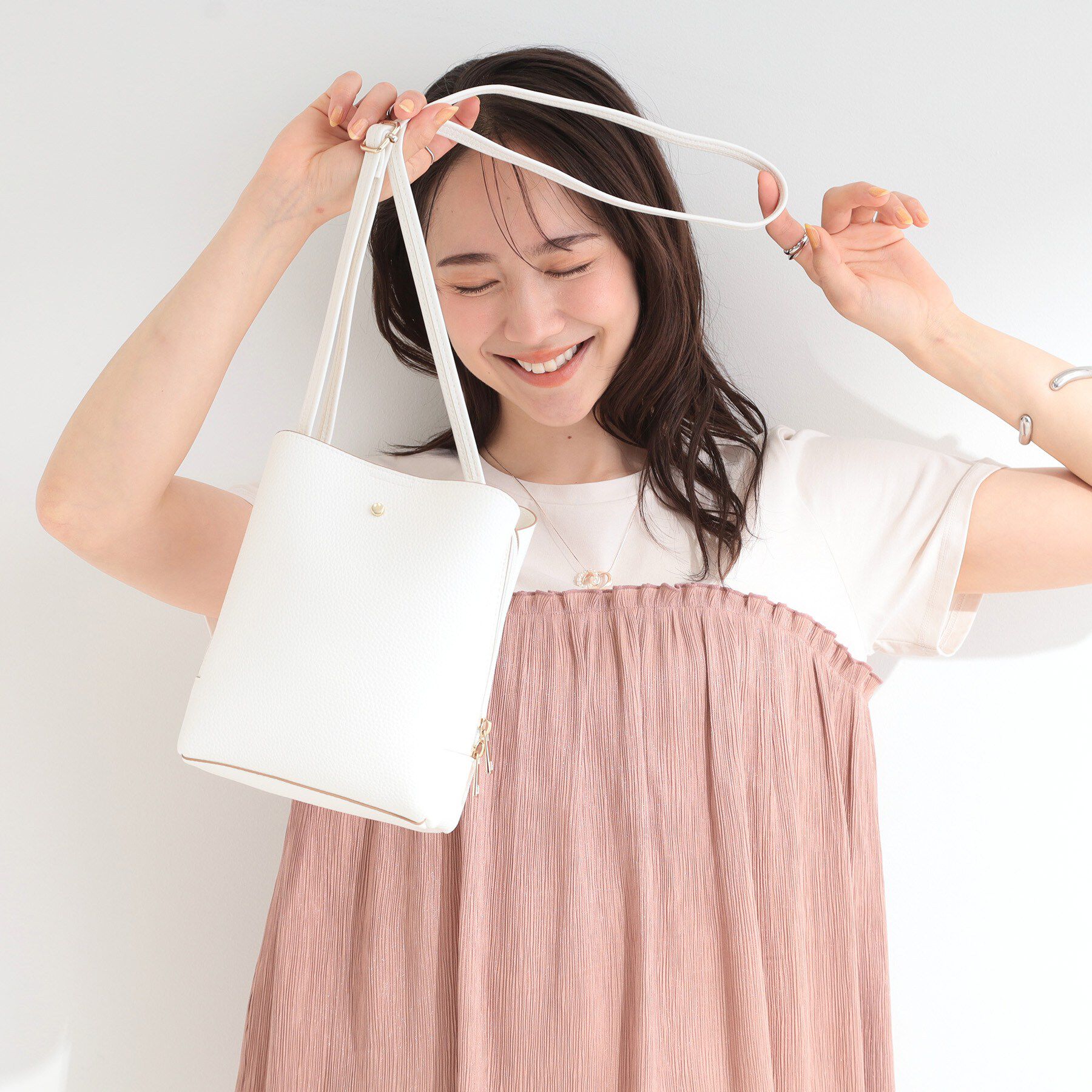 SHOO･LA･RUE「【軽量/高レビュー】見た目よりもたっぷり入る ふわっと軽い3層ショルダー」|ショルダー・メッセンジャー|オフホワイト(003