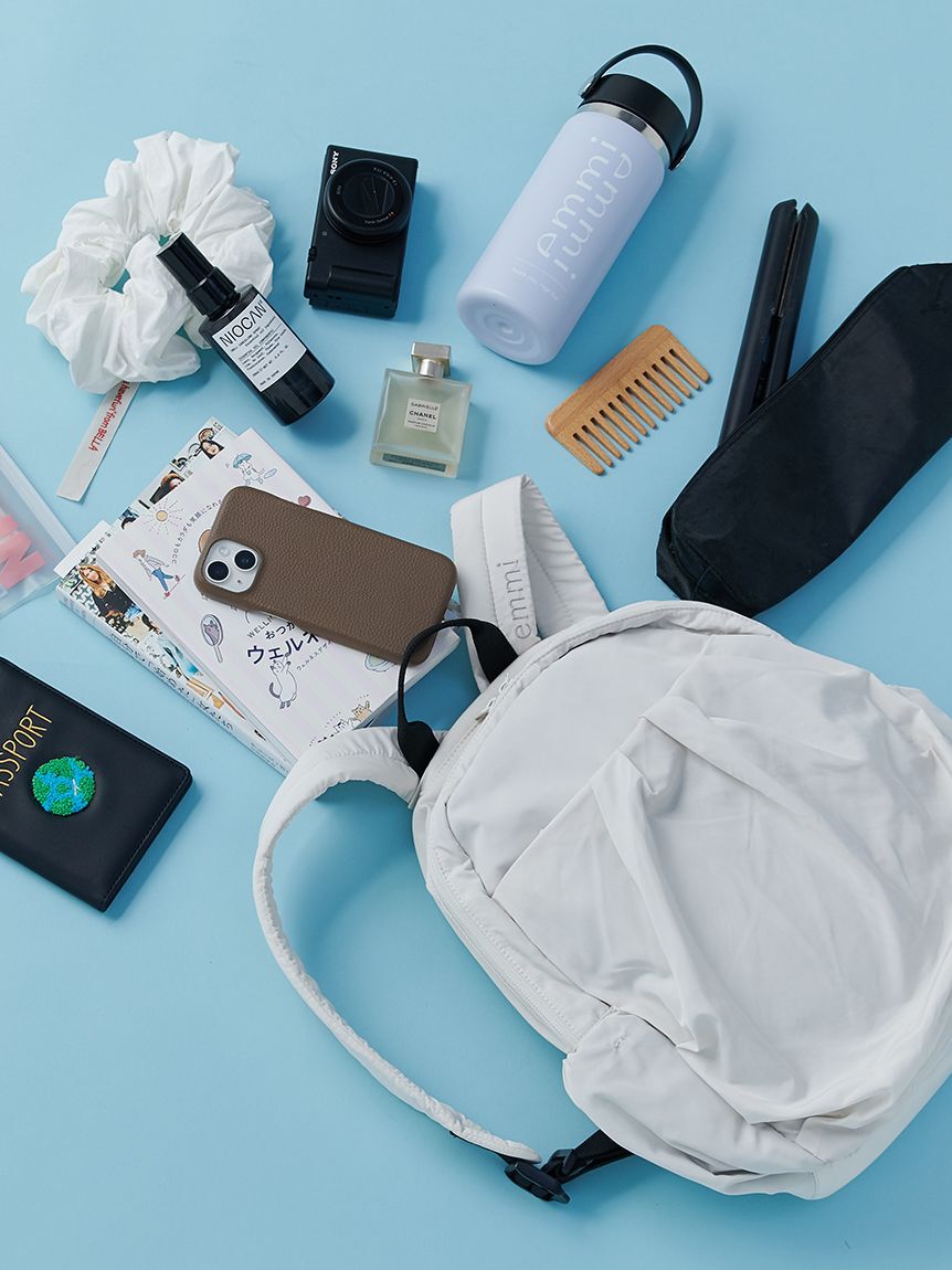 emmi atelier「【ONLINE限定カラー】eco 撥水ミニギャザーボディーバックパック」|リュック|
