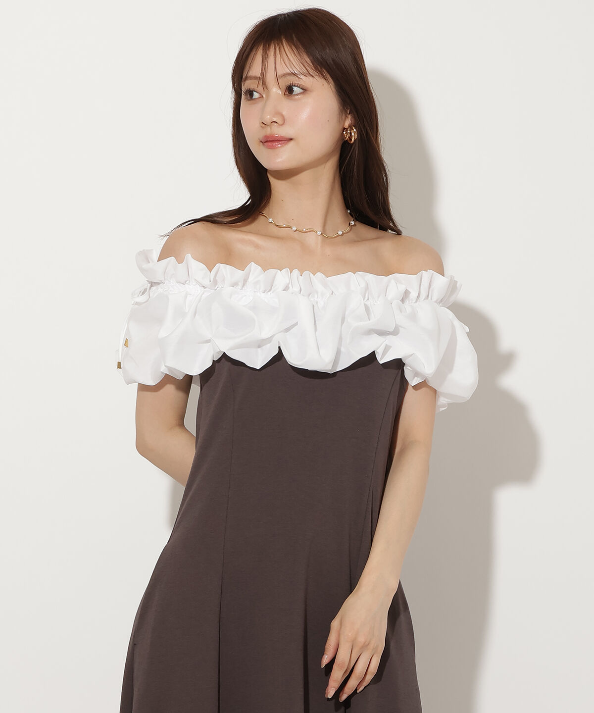 アンドクチュール「オフショルフリルカットワンピース」|ワンピース|