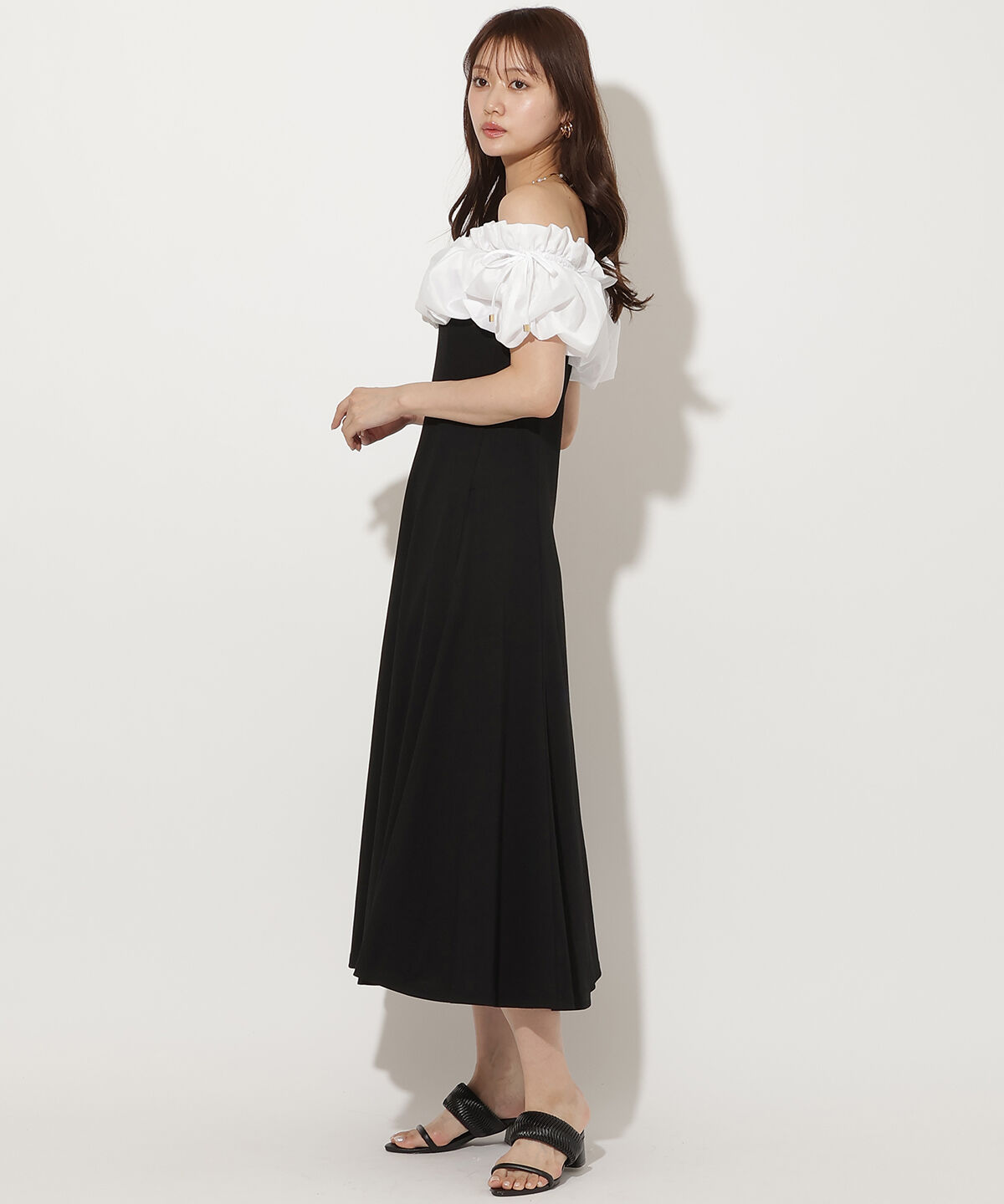 アンドクチュール「オフショルフリルカットワンピース」|ワンピース|