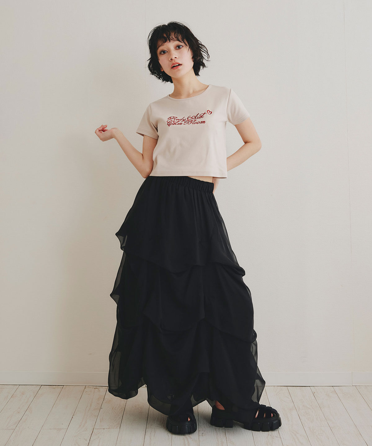 REDYAZEL「カリグラフィーロゴエンブロイダリークロップドTシャツ」|Tシャツ・カットソー|