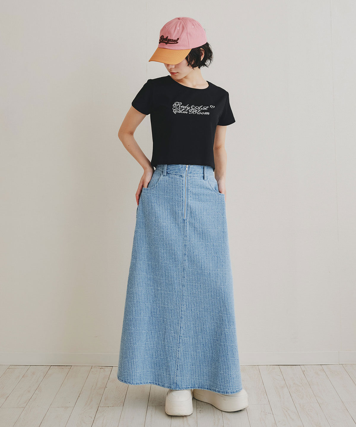 REDYAZEL「カリグラフィーロゴエンブロイダリークロップドTシャツ」|Tシャツ・カットソー|