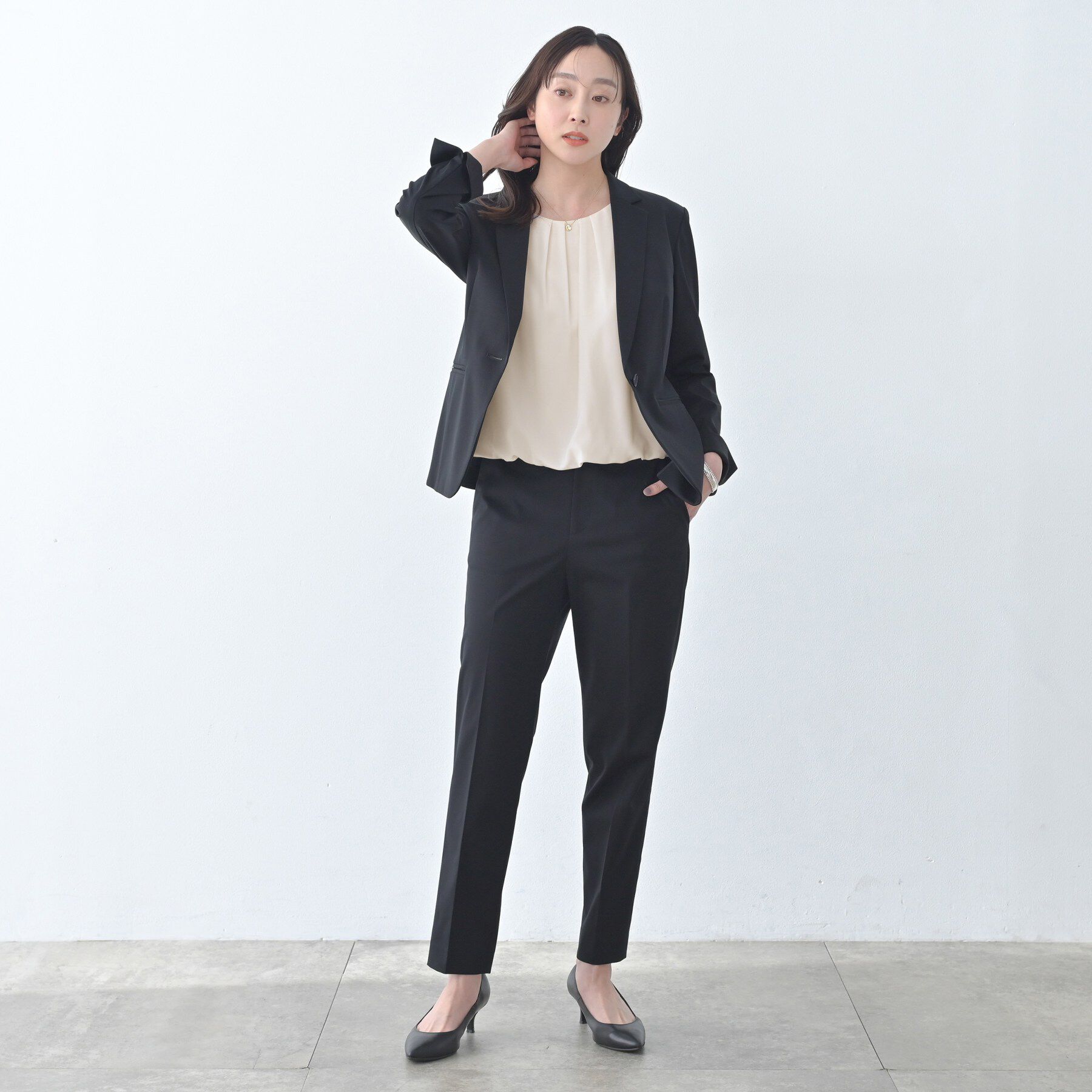 UNTITLED「【透けにくい/スーツインナー】パウダリータックブラウス」|シャツ・ブラウス|
