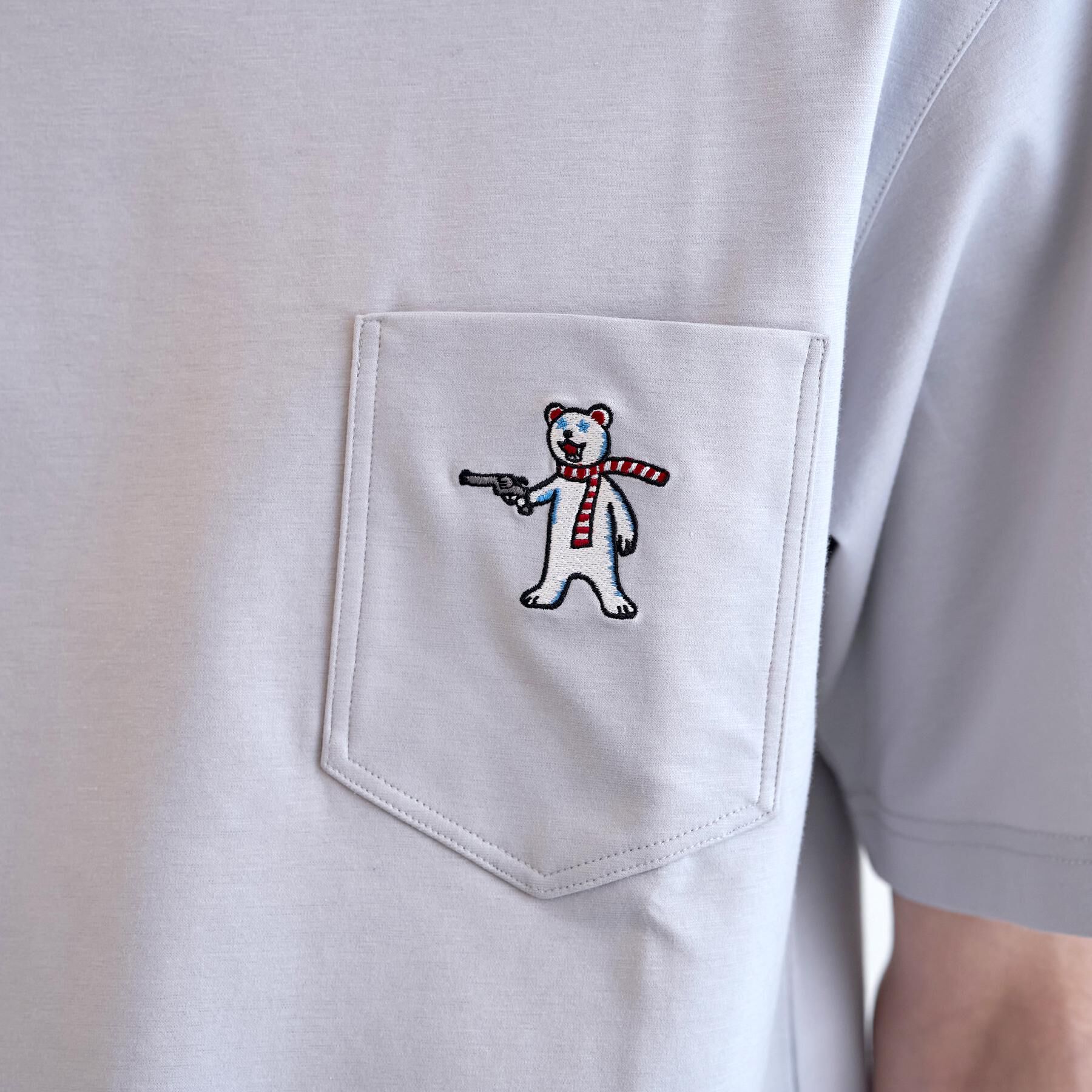 DRESSTERIOR「【接触冷感／UVカット／抗菌防臭／しわ防止】クールデオドラント ピストルベアーTシャツ」|Tシャツ・カットソー|