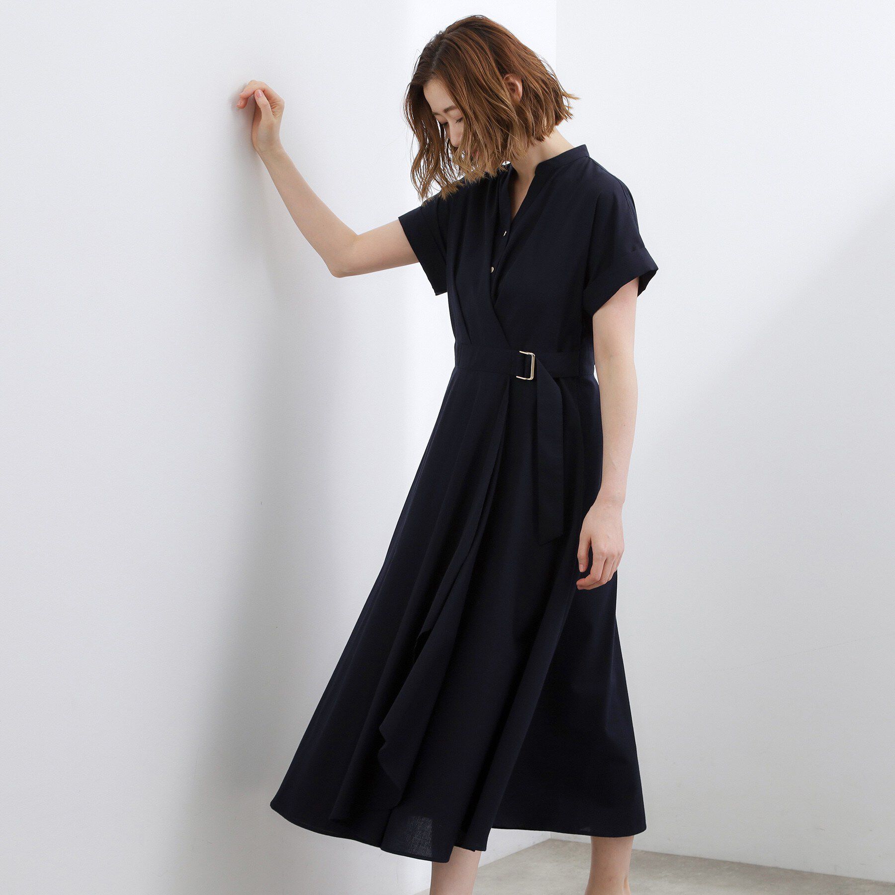 grove「【洗える】さらっと軽やか、カシュクール風サッカーワンピース」|ワンピース|ネイビー(094)