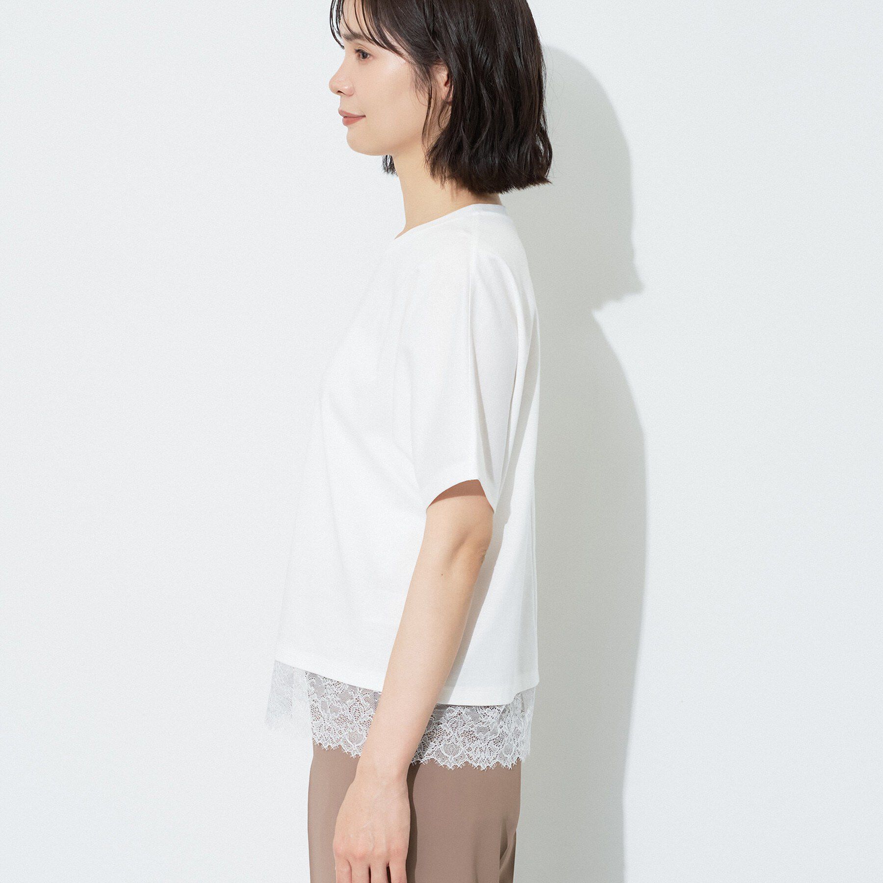 INDIVI「【汗ジミ防止／接触冷感】裾レースドルマンTシャツ」|Tシャツ・カットソー|