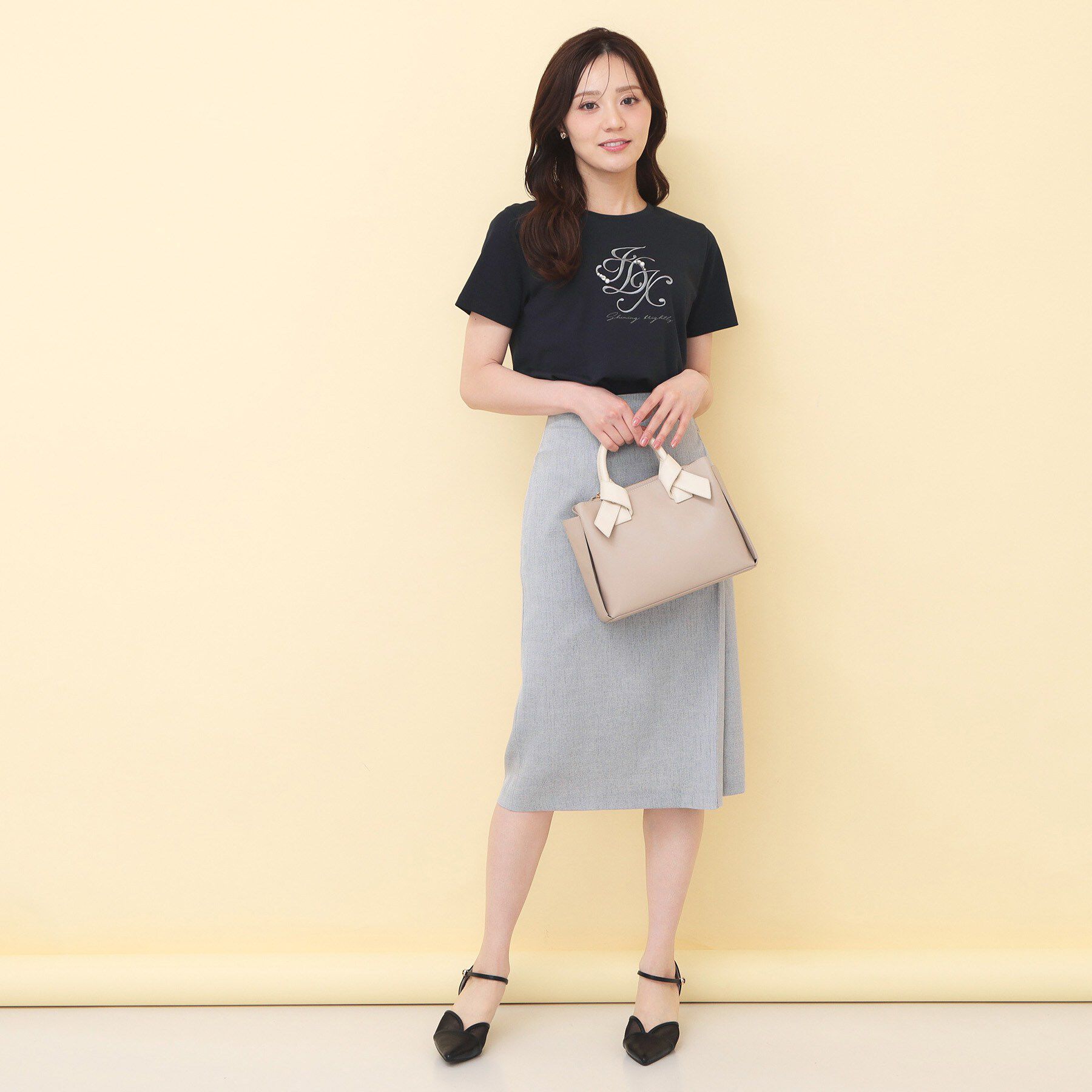 index「【接触冷感】ビッグロゴ刺繍ビジュー付きTシャツ《洗濯機OK／UVケア》」|Tシャツ・カットソー|