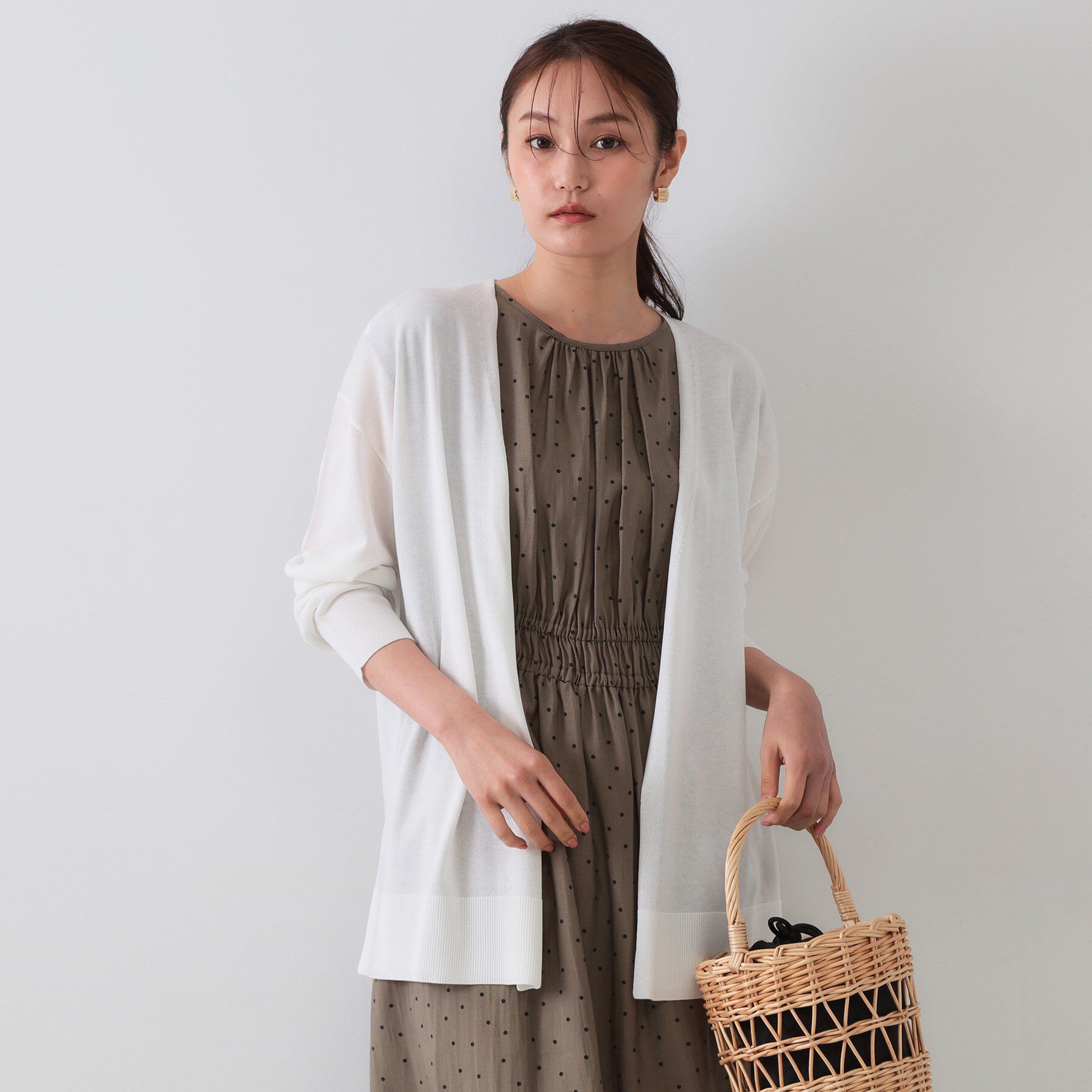 OPAQUE.CLIP「ミドル丈トッパーニットカーディガン【洗濯機洗い可／接触冷感／抗ピル】」|カーディガン|ホワイト(001)