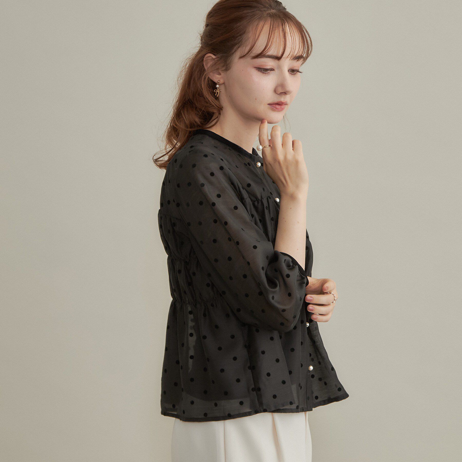 Couture broach「【セットアップ可・着映えて上品】フロッキードットブラウス」|シャツ・ブラウス|