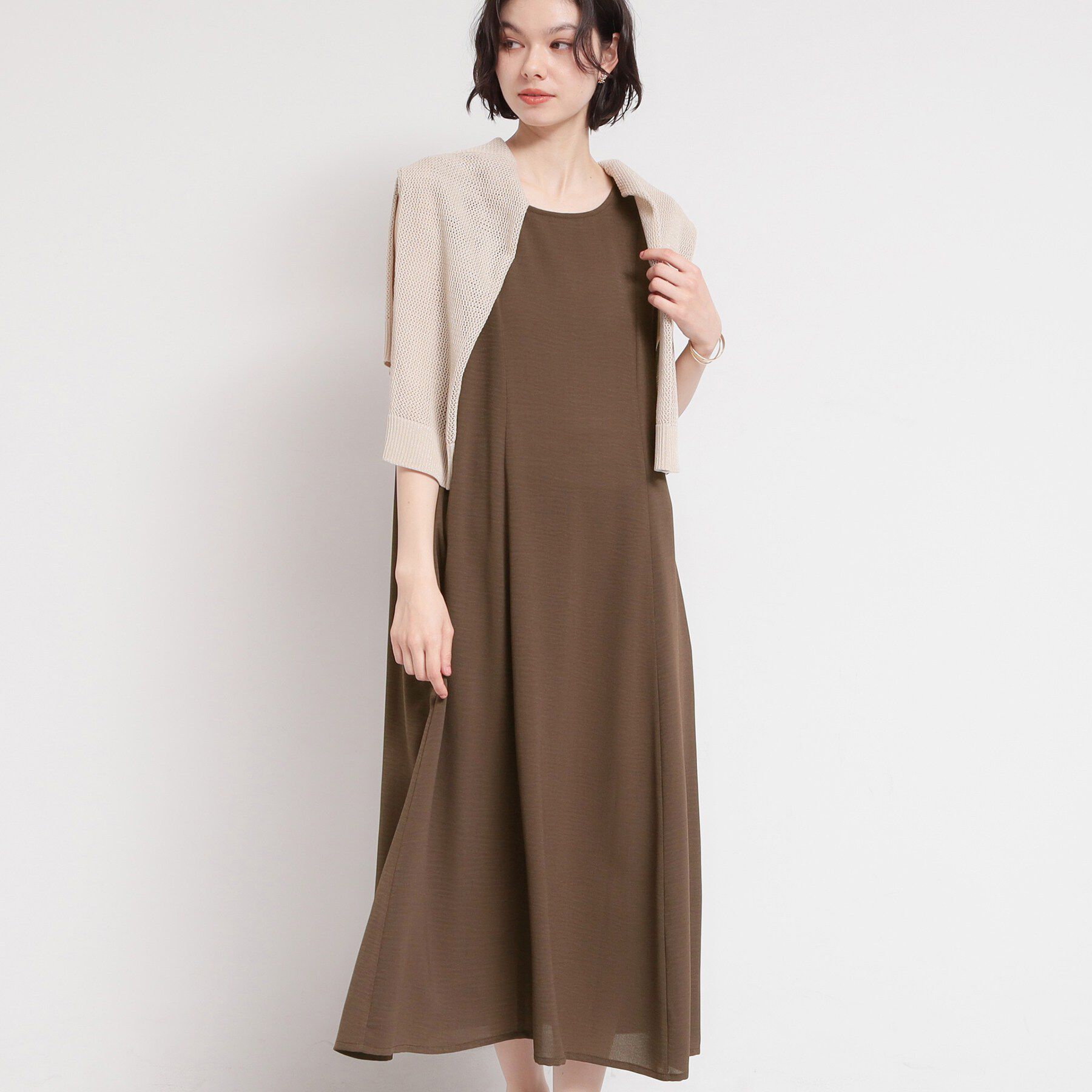 THE SHOP TK「【ひんやり／防しわ／吸水速乾／UV】美しさを1日中キープ ノースリーブフレアワンピース」|ワンピース|ブラウン(043)