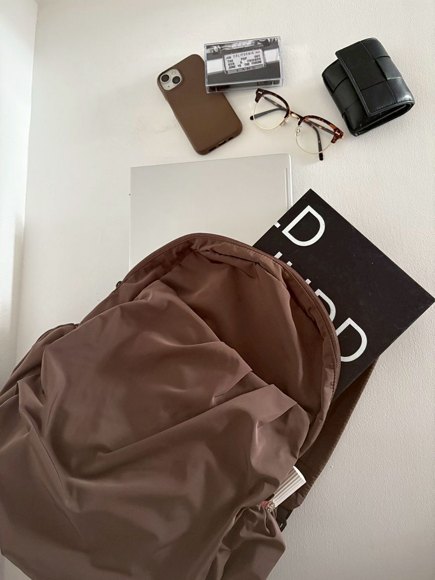 emmi atelier「【ONLINE限定カラー】eco 撥水ギャザーボディーバックパック」|リュック|DBRW