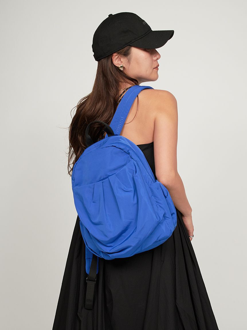 emmi atelier「【ONLINE限定カラー】eco 撥水ミニギャザーボディーバックパック」|リュック|