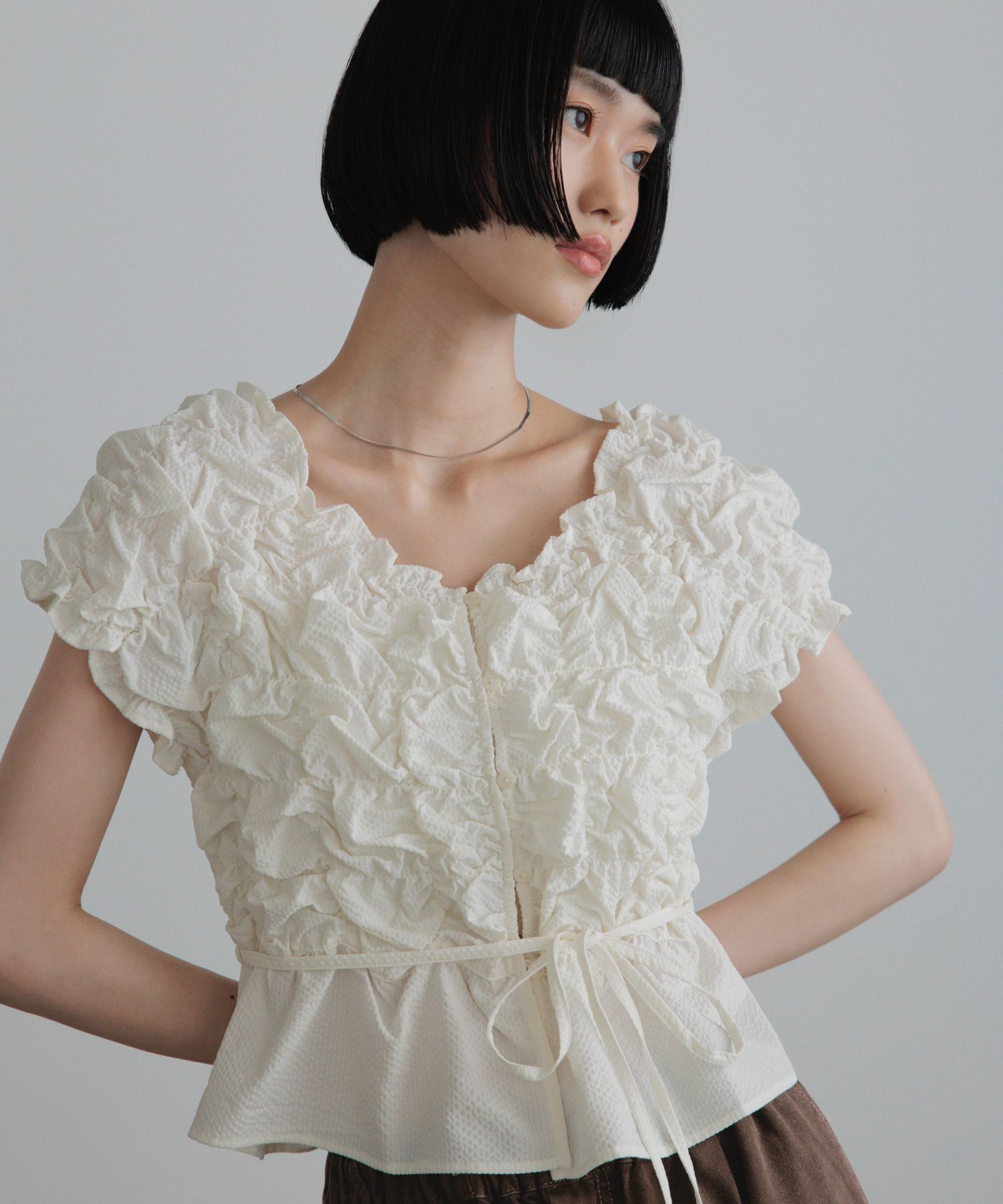 LOWRYS FARM「シャーリングブラウスフレンチスリーブ」|シャツ・ブラウス|