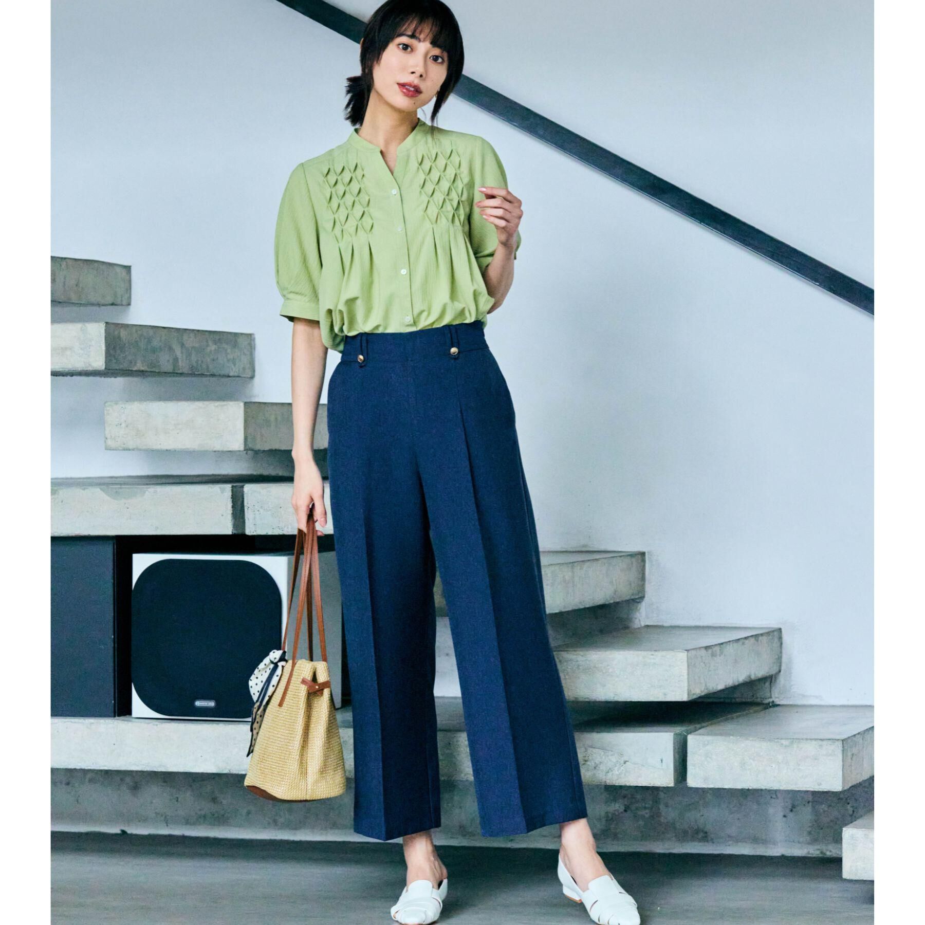 grove「【貴島明日香さん着用/体型カバー】ON・OFF使えるスモッキングタックブラウス」|シャツ・ブラウス|