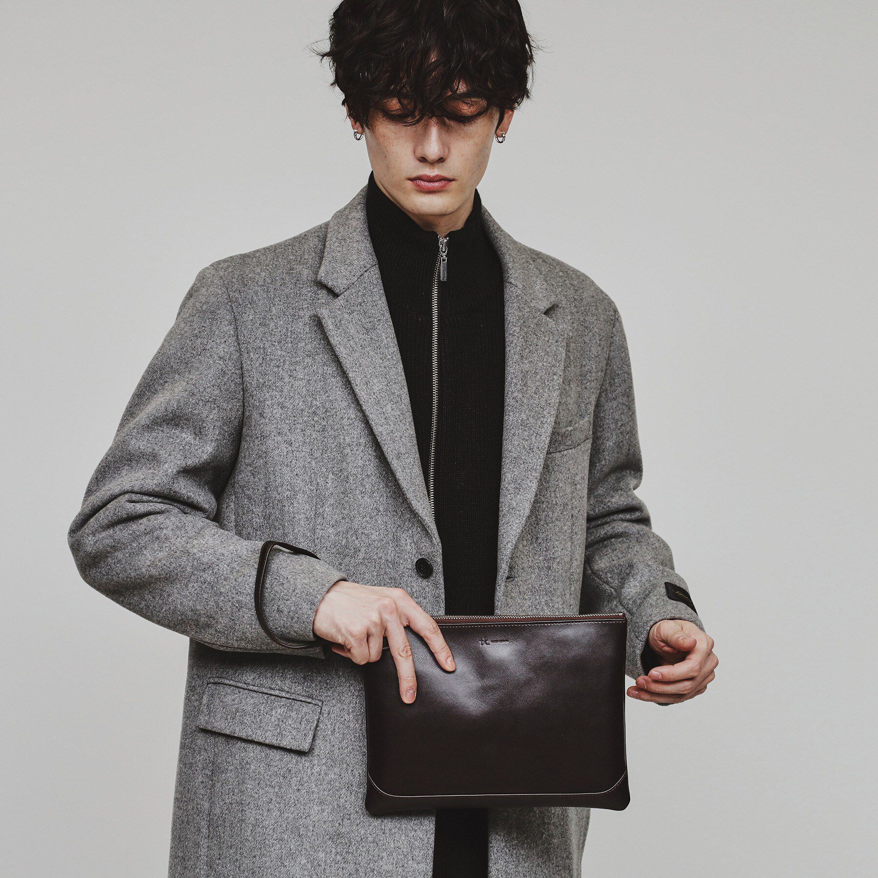 tk.TAKEO KIKUCHI「Refined Leather サコッシュ」|ショルダー・メッセンジャー|ブラウン(043)