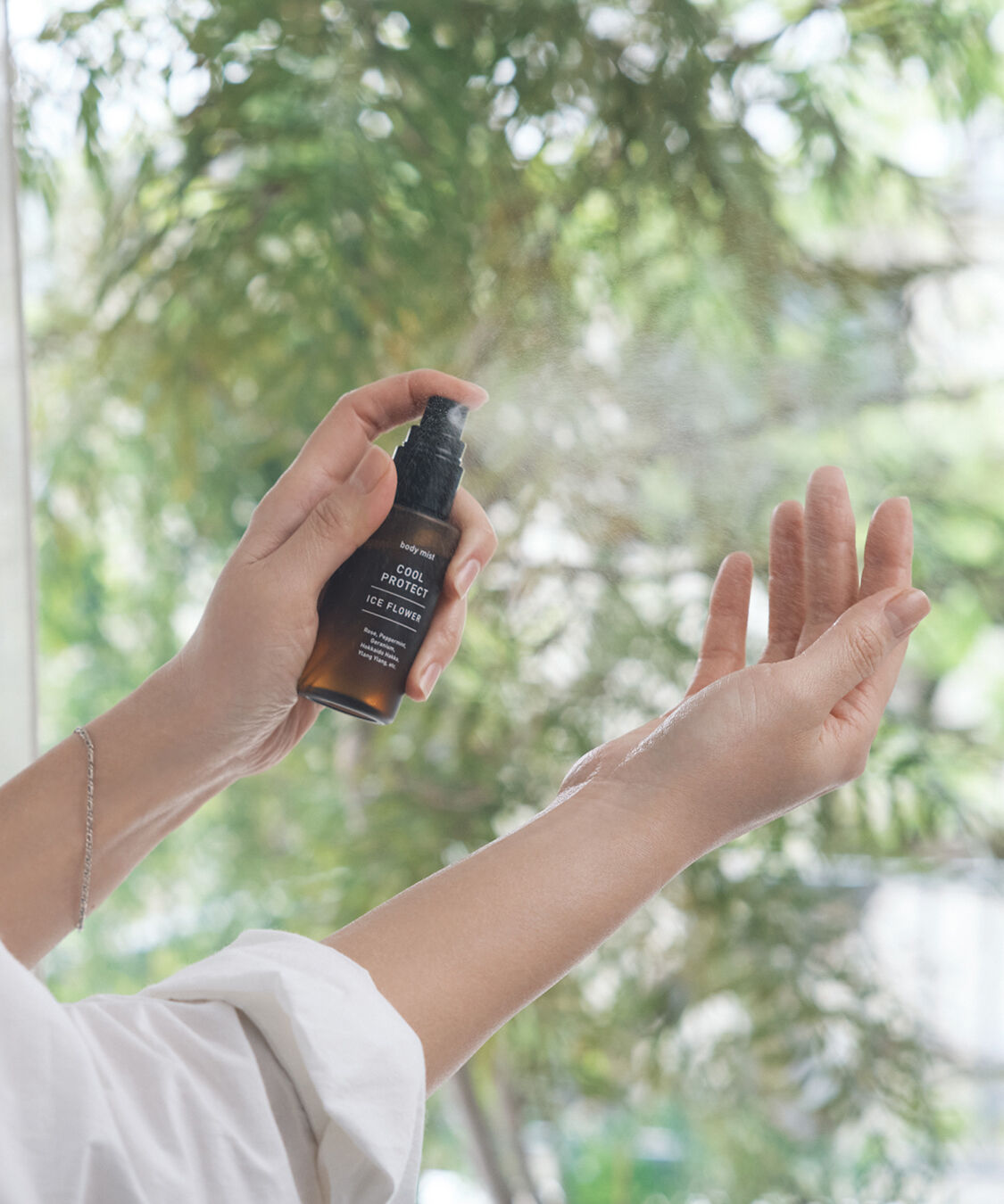 アットアロマ「【夏限定】 ボディミスト アイスフラワー 50ml」|アロマ・ルームフレグランス|