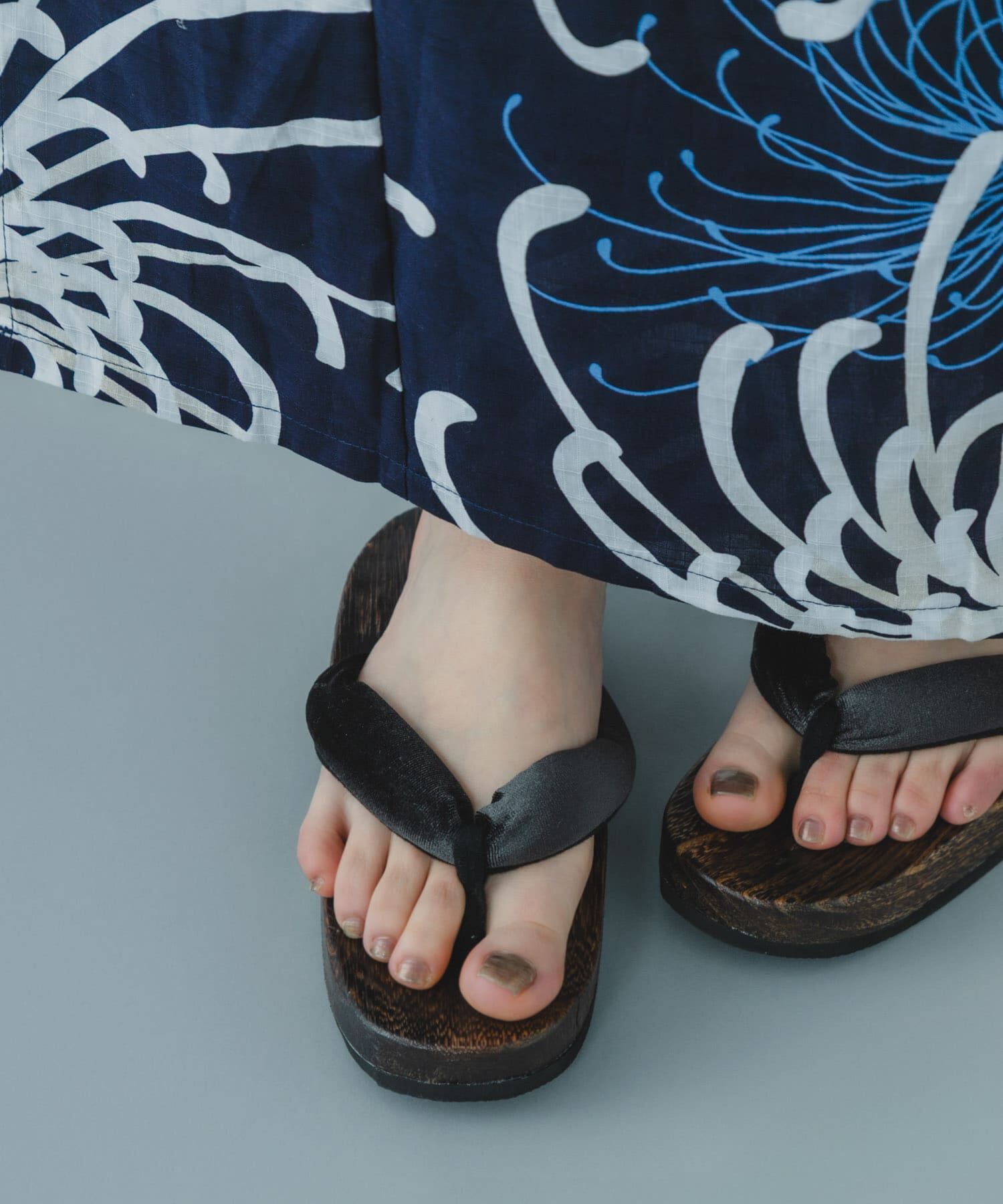 SENSE OF PLACE by URBAN RESEARCH「『WEB/一部店舗限定』下駄」|その他|ブラック