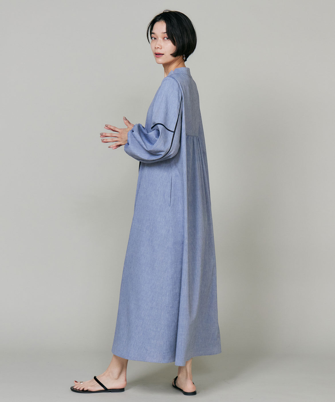 INED「《大きいサイズ》Vネックシャンブレーワンピース」|ワンピース|