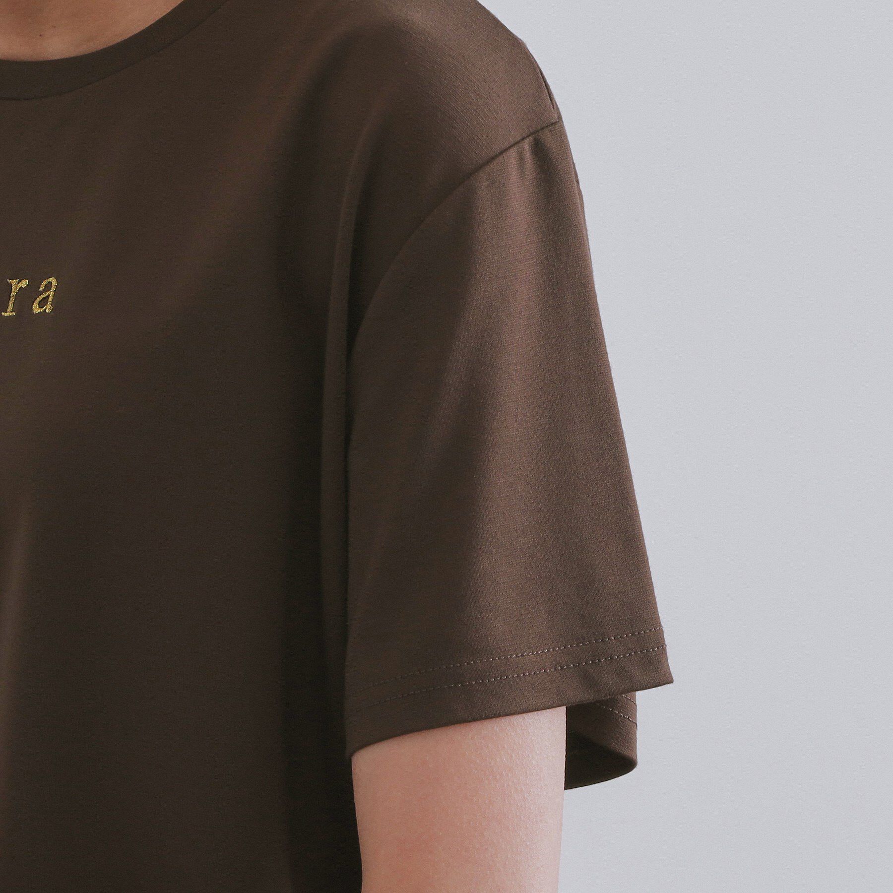 OPAQUE.CLIP「メタリック刺繍ロゴTシャツ【接触冷感／洗濯機洗い可】」|Tシャツ・カットソー|