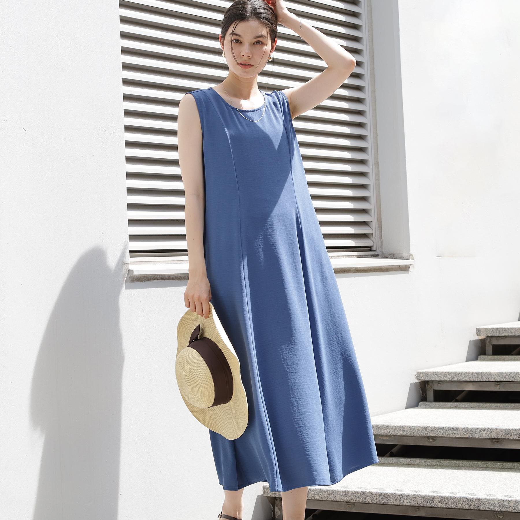 THE SHOP TK「【ひんやり／防しわ／吸水速乾／UV】美しさを1日中キープ ノースリーブフレアワンピース」|ワンピース|ブルー(093)