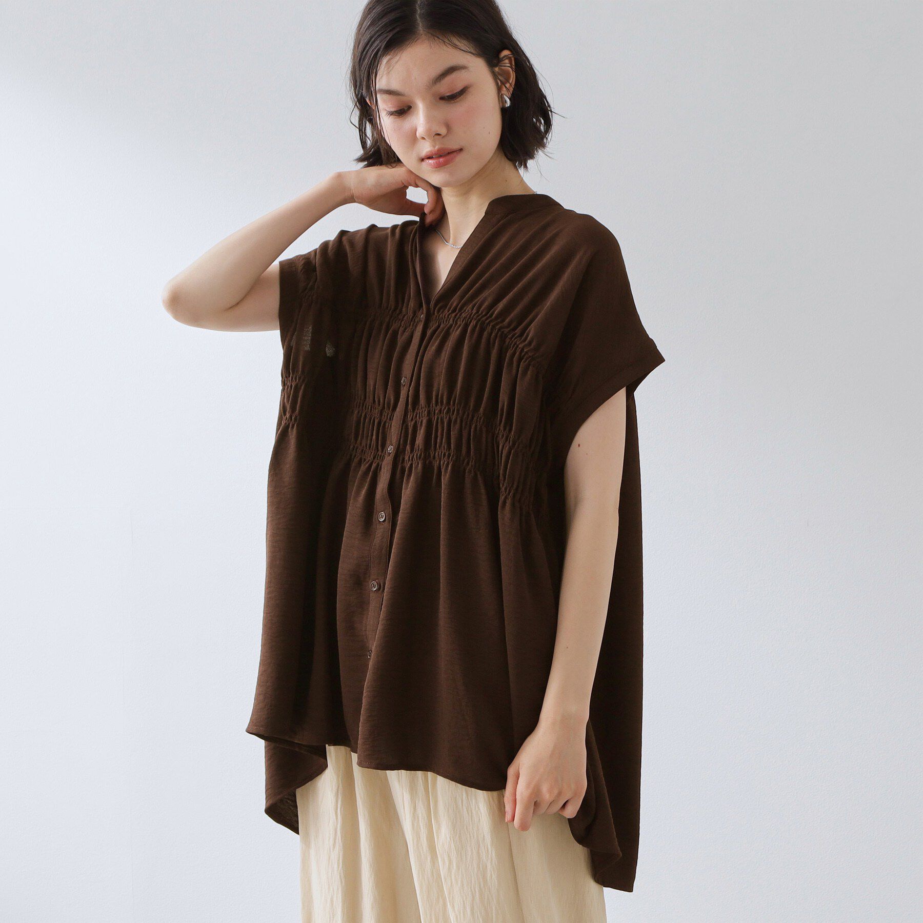 THE SHOP TK「【夏に嬉しい多機能/体型カバー】ひんやりさらさら シャーリングブラウス」|シャツ・ブラウス|
