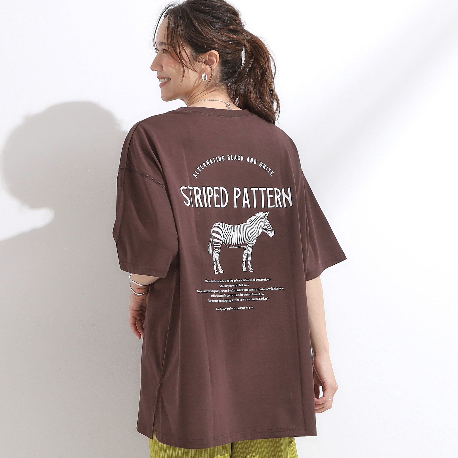 SHOO･LA･RUE「【ひんやり/汗ジミ軽減/UVカット】プリントアソート BIG Tシャツ」|Tシャツ・カットソー|ブラウン(243)