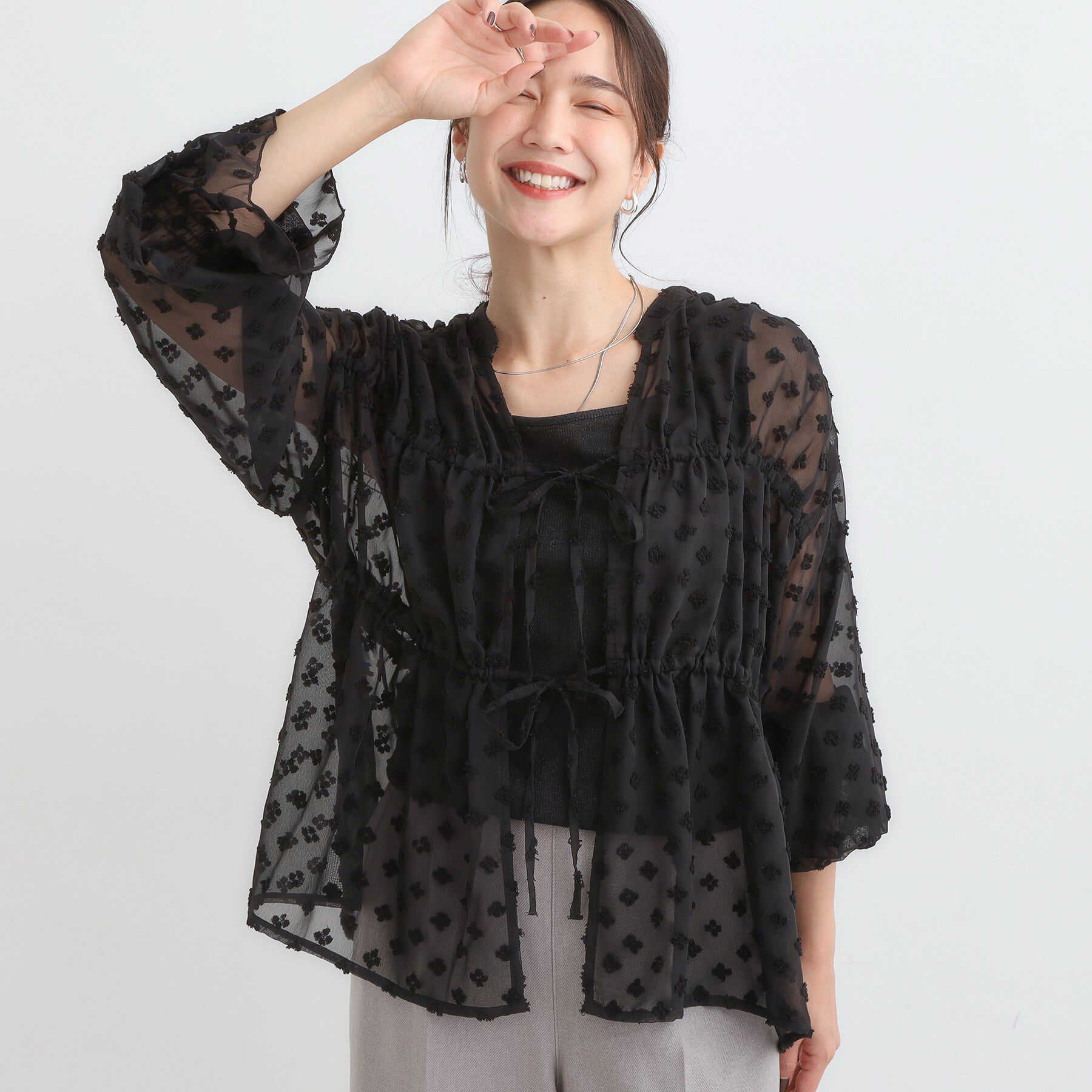 SHOO･LA･RUE「華やかにさをプラスする シアードビー シャーリングブラウス」|シャツ・ブラウス|ブラック(019)